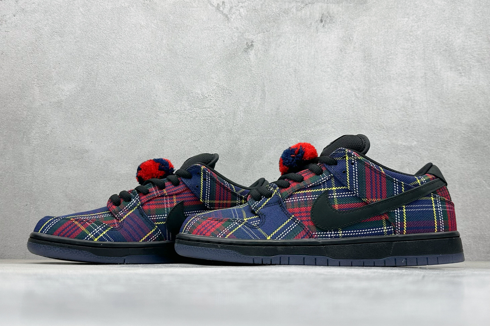 P360S2版Nike SB Dunk Low ”Nardwuar” 联名款 苏格兰格纹低帮休闲滑板鞋 II1493-600