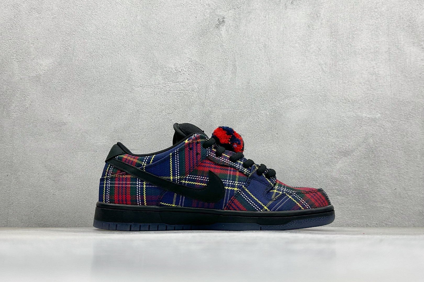 P360S2版Nike SB Dunk Low ”Nardwuar” 联名款 苏格兰格纹低帮休闲滑板鞋 II1493-600