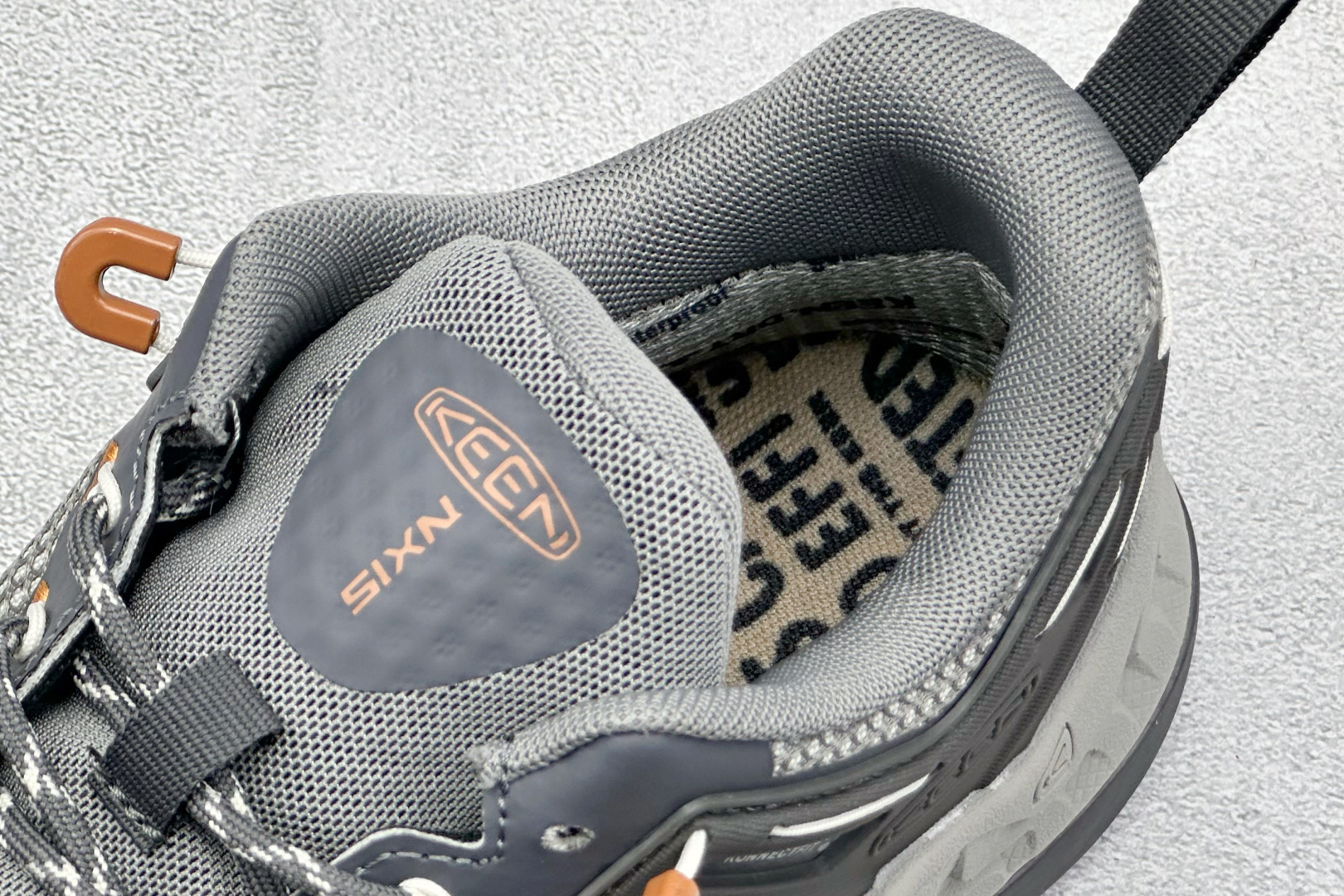 200 GX版KEEN科恩 NXIS EVO WP 户外运动低帮防水透气徒步鞋 灰色 1027798