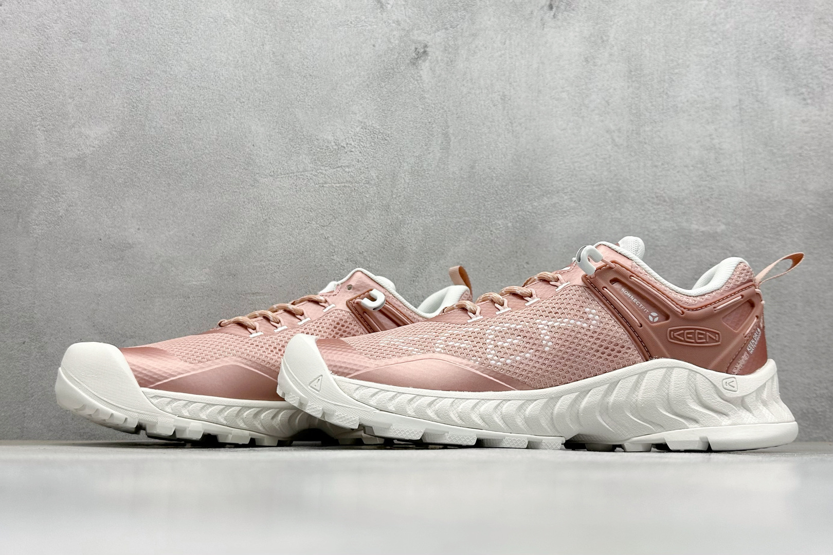 200 GX版KEEN科恩 NXIS EVO WP 户外运动低帮防水透气徒步鞋 粉色 1029786