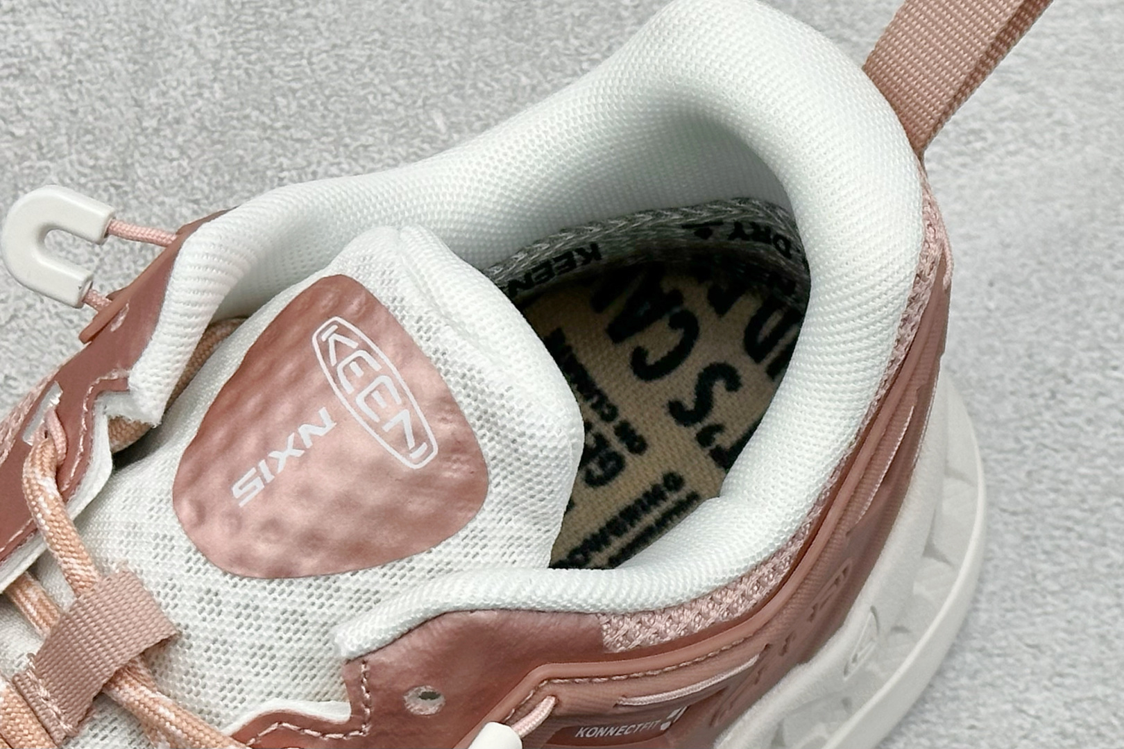 200 GX版KEEN科恩 NXIS EVO WP 户外运动低帮防水透气徒步鞋 粉色 1029786