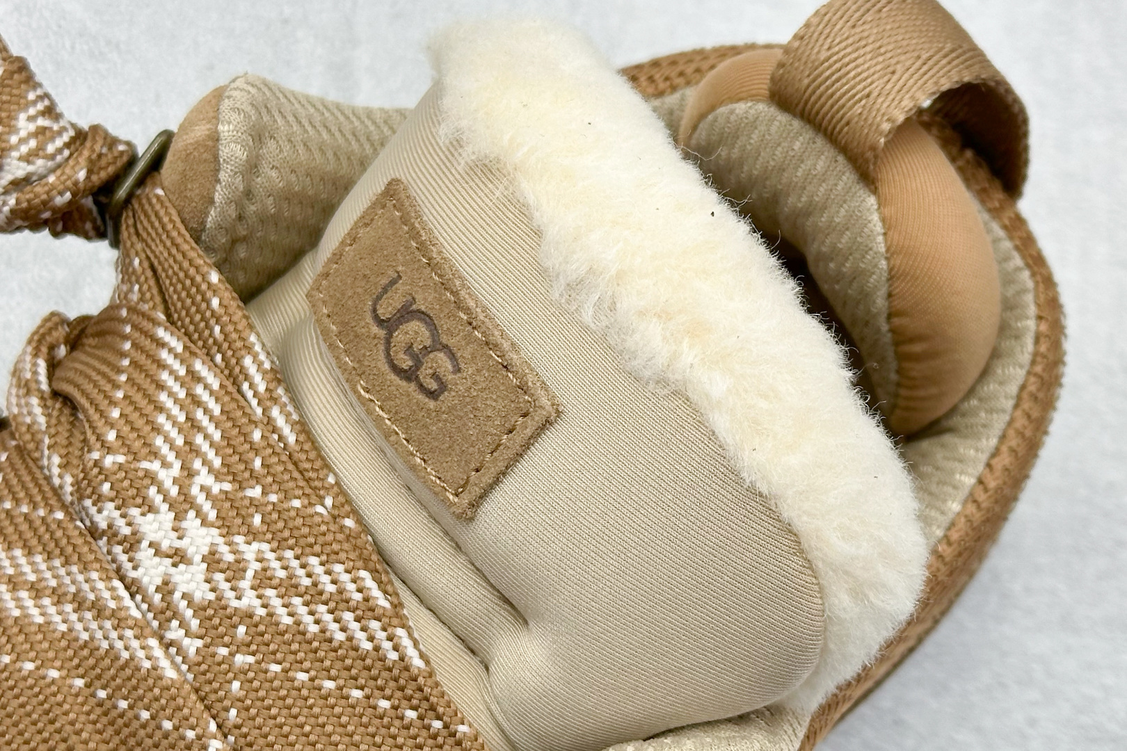 280 UGG 梅尔款 鞋面设计再生弹道帆布网纱采用优质翻毛皮鞋面双色扁平鞋带 1144032