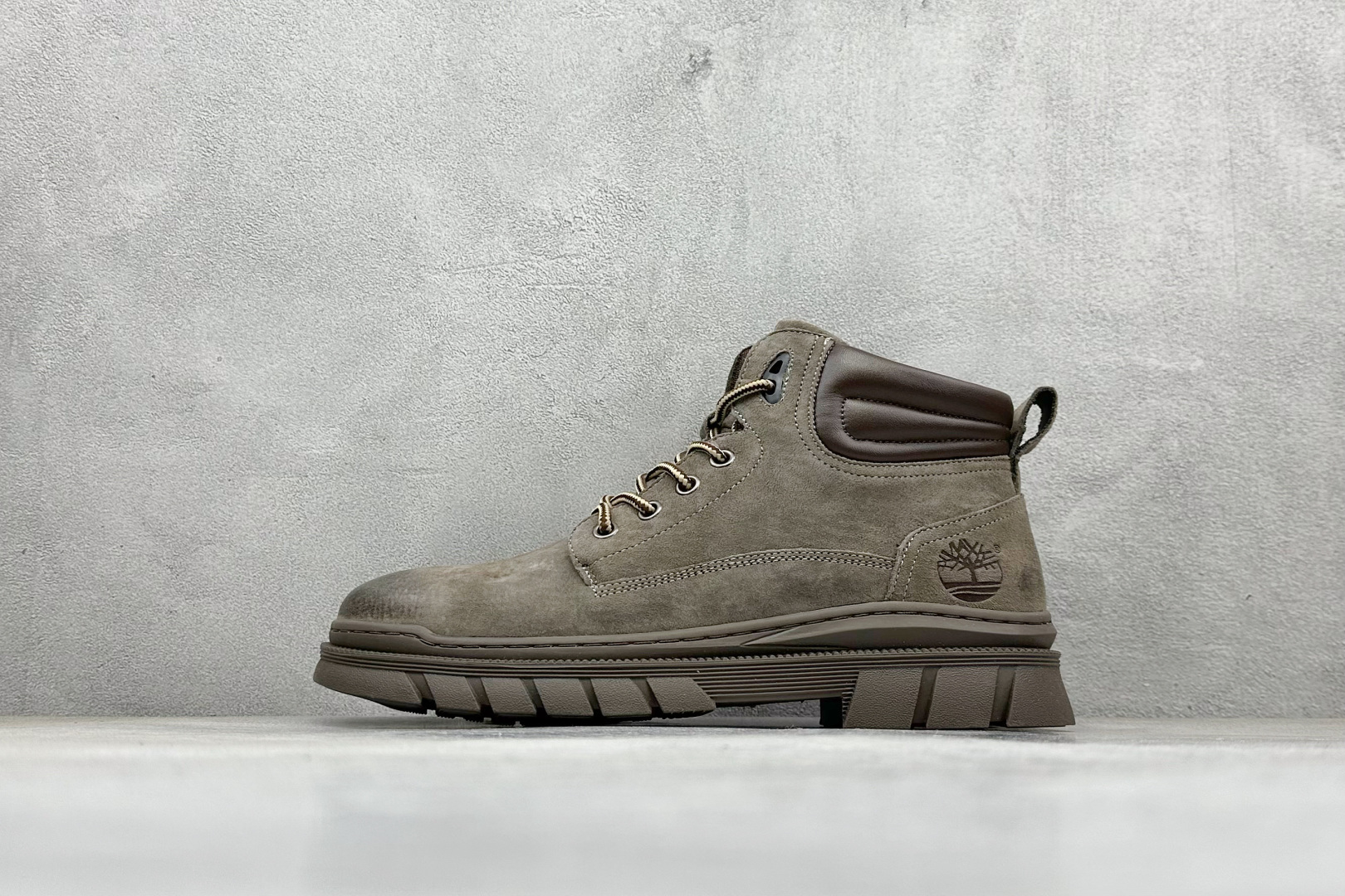 💰240
Timberland添柏岚/天伯伦户外中帮休闲大黄靴
广东大厂品质 原盒原包装
面料采用意大利🇮🇹顶级磨砂细纹牛皮
搭配防臭防腐真皮乳胶鞋垫
给您完美的穿着体验 质量考究耐穿
型男必备 专治不帅 高品质脚感一流
货号:TB10077
Size:39 40 41 42 43 44(皮鞋码)
编码:38