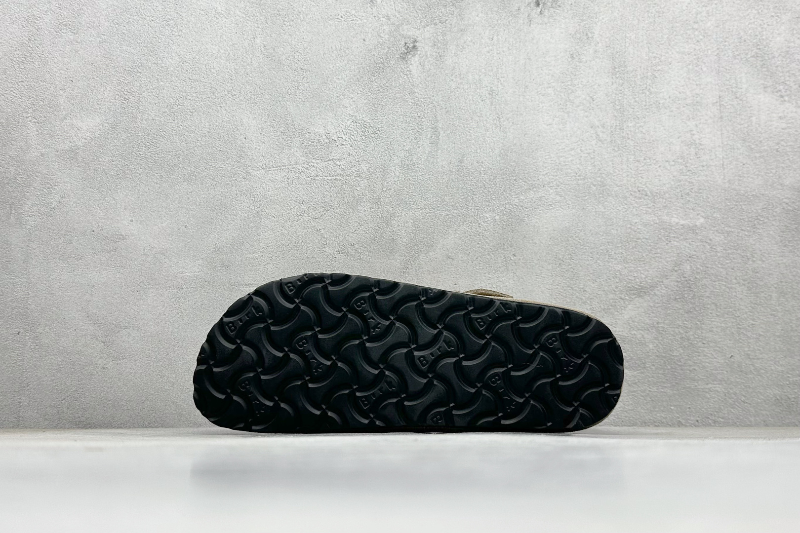 240 BK版Birkenstock 博肯全包加绒系列 橄榄绿毛里 0129431-Chinese UA Cheap High Quatity Brand Clothes Bags handbags Sneakers wholesale wholesaler seller from China Factory suppliers Fashion Clothing Shoes best Quality Beautiful Price 240 BK版Birkenstock 博肯全包加绒系列 橄榄绿毛里 0129431