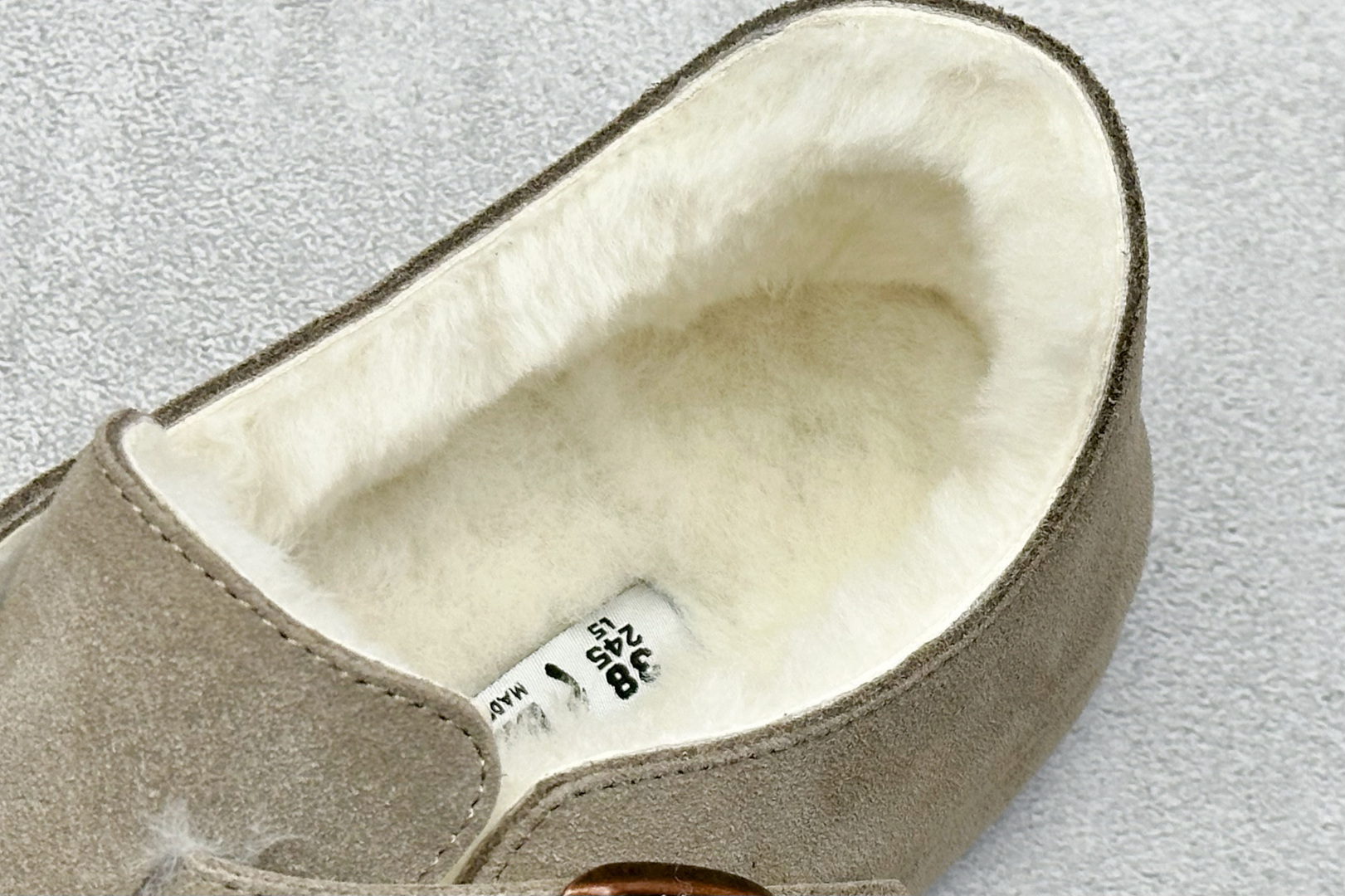 240 BK版Birkenstock 博肯全包加绒系列 橄榄绿毛里 0129431-Chinese UA Cheap High Quatity Brand Clothes Bags handbags Sneakers wholesale wholesaler seller from China Factory suppliers Fashion Clothing Shoes best Quality Beautiful Price 240 BK版Birkenstock 博肯全包加绒系列 橄榄绿毛里 0129431