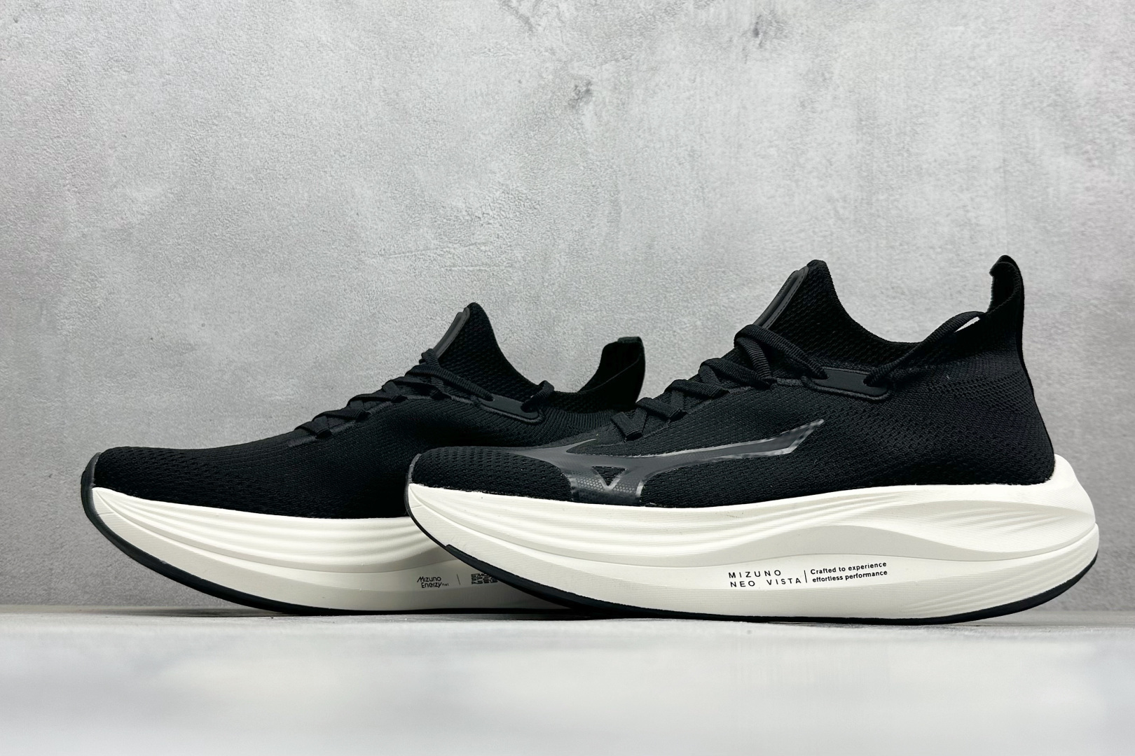 200 Mizuno 美津浓 NEO VISTA 复古时尚休闲舒适运动跑步鞋 J1GC24