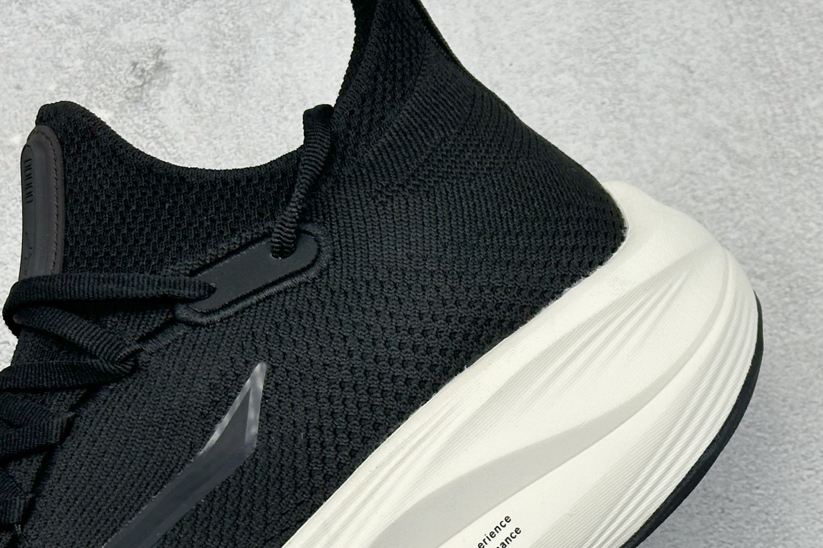 200 Mizuno 美津浓 NEO VISTA 复古时尚休闲舒适运动跑步鞋 J1GC24