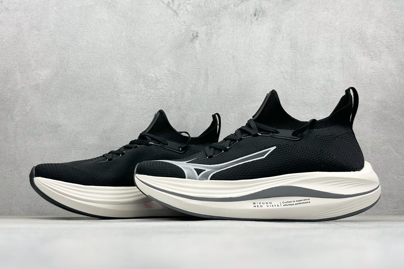 200 Mizuno 美津浓 NEO VISTA 复古时尚休闲舒适运动跑步鞋 J1GC24