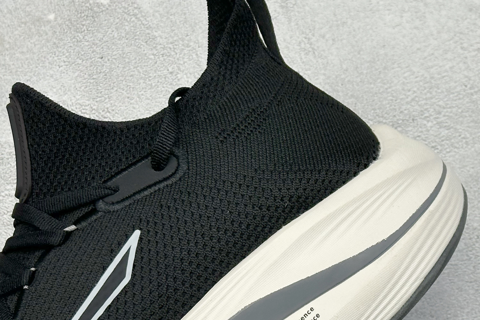 200 Mizuno 美津浓 NEO VISTA 复古时尚休闲舒适运动跑步鞋 J1GC24