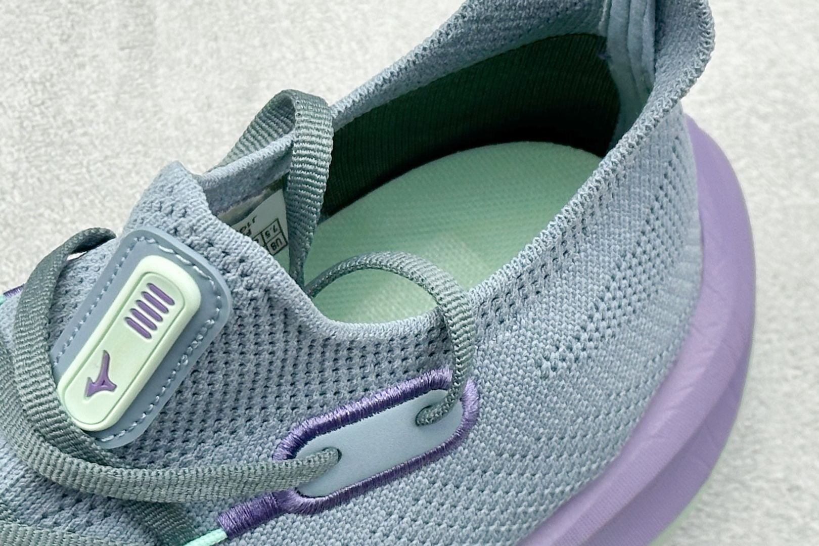 200 Mizuno 美津浓 NEO VISTA 复古时尚休闲舒适运动跑步鞋 J1GD24