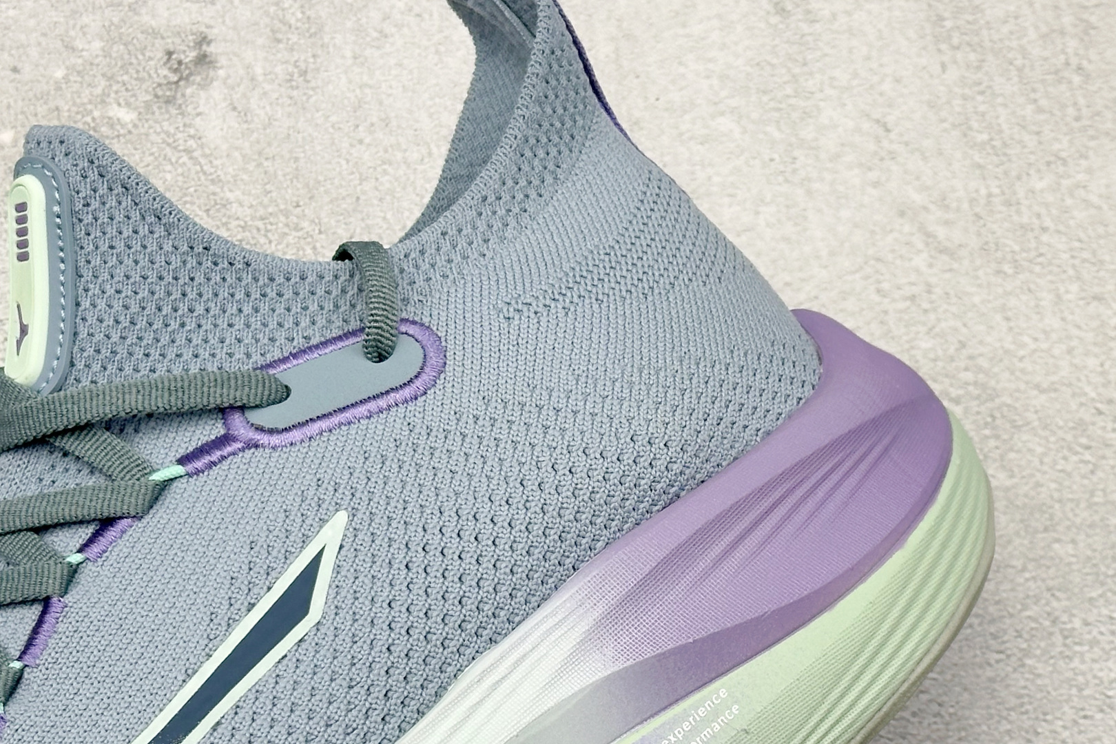 200 Mizuno 美津浓 NEO VISTA 复古时尚休闲舒适运动跑步鞋 J1GD24