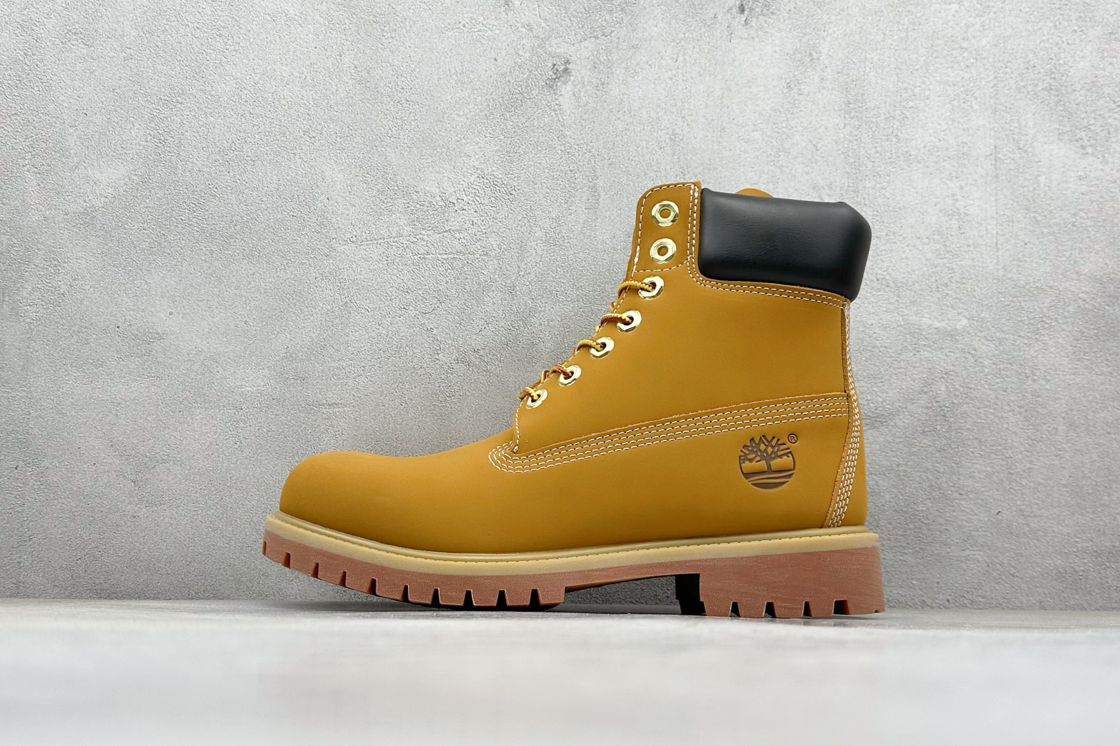 💰160 Timberland 添柏岚/天伯伦 6 Inch Leather Boots 经典户外大黄靴 四线电脑车线并齐采用同源进口头层磨砂皮料具有抗衡防水功能(全部内里搭配真皮材料!!)原装一致全磨砂皮领口抗疲劳减震蜂窝PU鞋垫轻便防滑橡胶双色组合底!原厂五金开模鞋带扣 顶级工艺全新升级 中山原厂代工 原单进口防水皮料 注塑大底 横折动态防泼水 原装一致全磨砂皮领口 全新原厂包装鞋盒 货号:TB010061713 尺码:36-46 编码:30