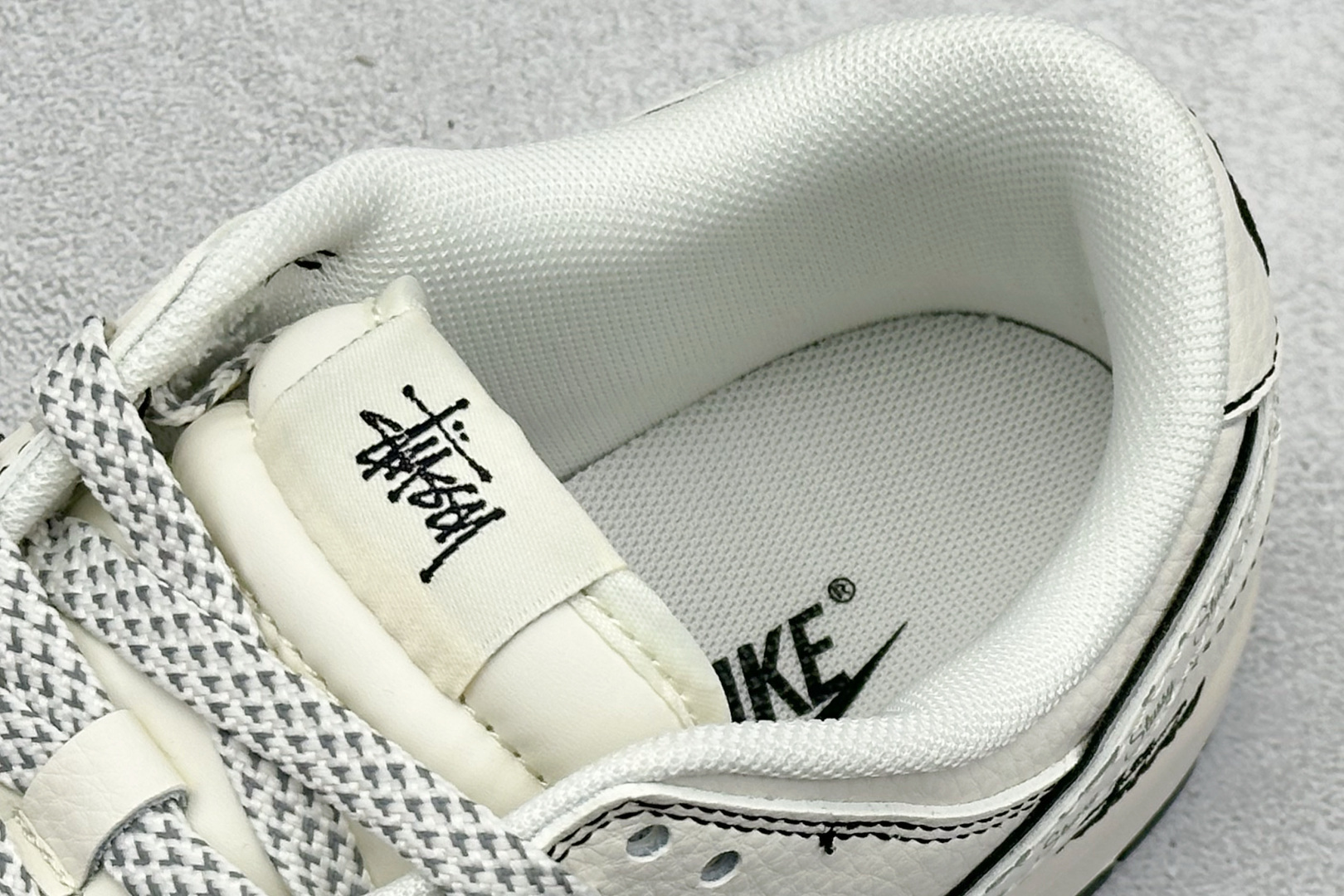 280 Nike SB Dunk Low 斯图西联名 米黑线灰银 高端定制 低帮休闲板鞋 HH7518-097-Chinese UA Cheap High Quatity Brand Clothes Bags handbags Sneakers wholesale wholesaler seller from China Factory suppliers Fashion Clothing Shoes best Quality Beautiful Price 280 Nike SB Dunk Low 斯图西联名 米黑线灰银 高端定制 低帮休闲板鞋 HH7518-097