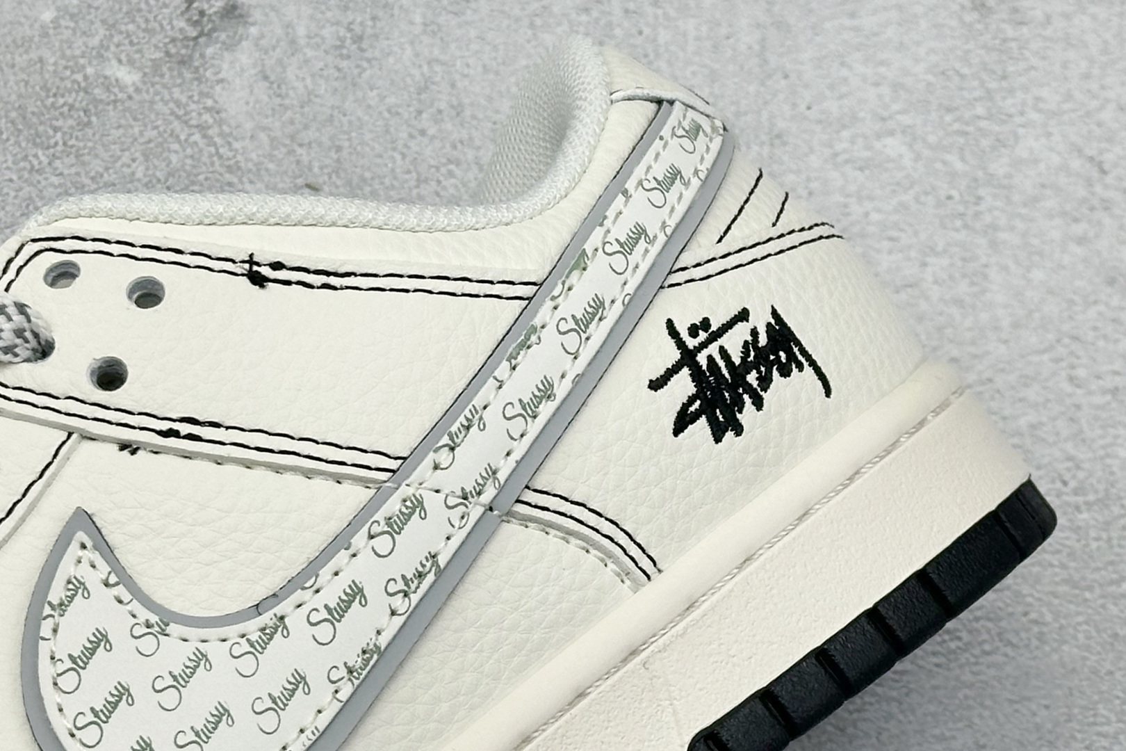 280 Nike SB Dunk Low 斯图西联名 米黑线灰银 高端定制 低帮休闲板鞋 HH7518-097-Chinese UA Cheap High Quatity Brand Clothes Bags handbags Sneakers wholesale wholesaler seller from China Factory suppliers Fashion Clothing Shoes best Quality Beautiful Price 280 Nike SB Dunk Low 斯图西联名 米黑线灰银 高端定制 低帮休闲板鞋 HH7518-097