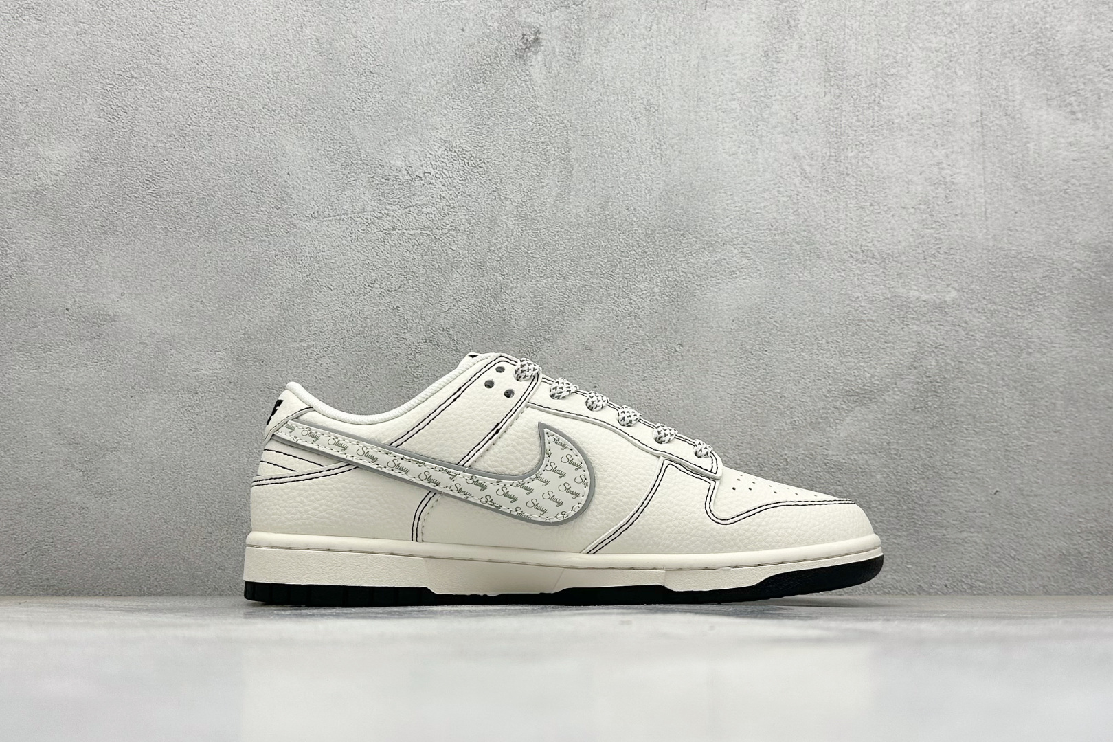 280 Nike SB Dunk Low 斯图西联名 米黑线灰银 高端定制 低帮休闲板鞋 HH7518-097-Chinese UA Cheap High Quatity Brand Clothes Bags handbags Sneakers wholesale wholesaler seller from China Factory suppliers Fashion Clothing Shoes best Quality Beautiful Price 280 Nike SB Dunk Low 斯图西联名 米黑线灰银 高端定制 低帮休闲板鞋 HH7518-097