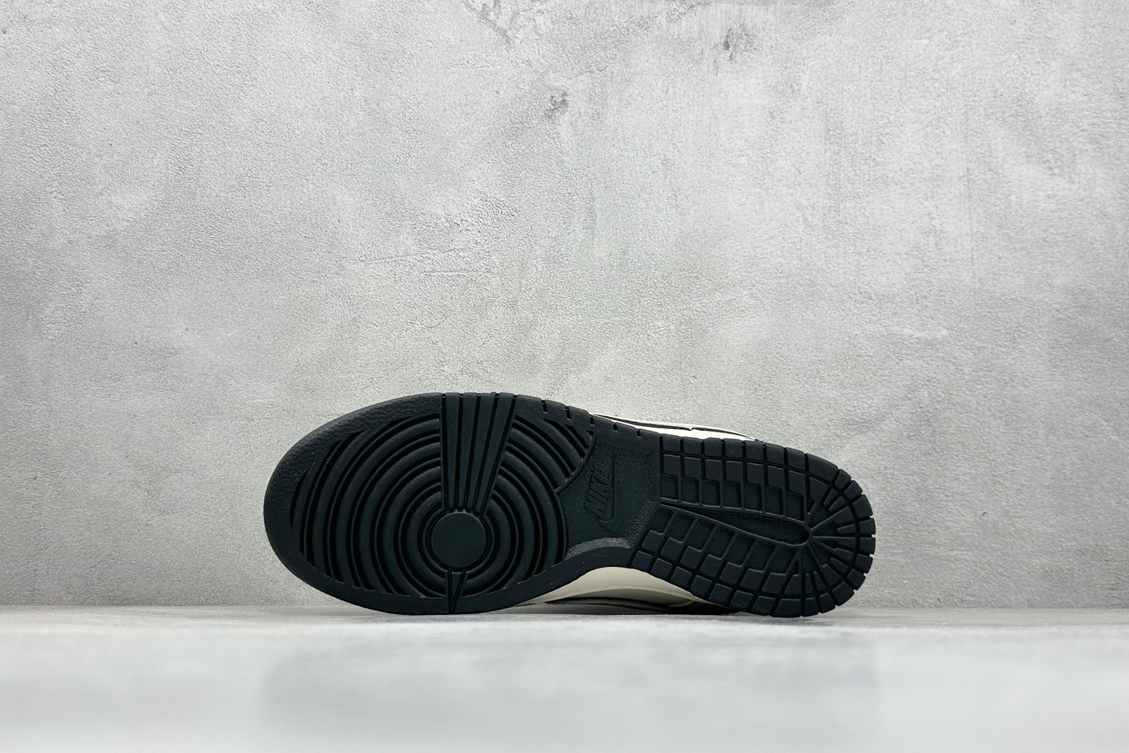 280 Nike SB Dunk Low 斯图西联名 米黑线灰银 高端定制 低帮休闲板鞋 HH7518-097-Chinese UA Cheap High Quatity Brand Clothes Bags handbags Sneakers wholesale wholesaler seller from China Factory suppliers Fashion Clothing Shoes best Quality Beautiful Price 280 Nike SB Dunk Low 斯图西联名 米黑线灰银 高端定制 低帮休闲板鞋 HH7518-097