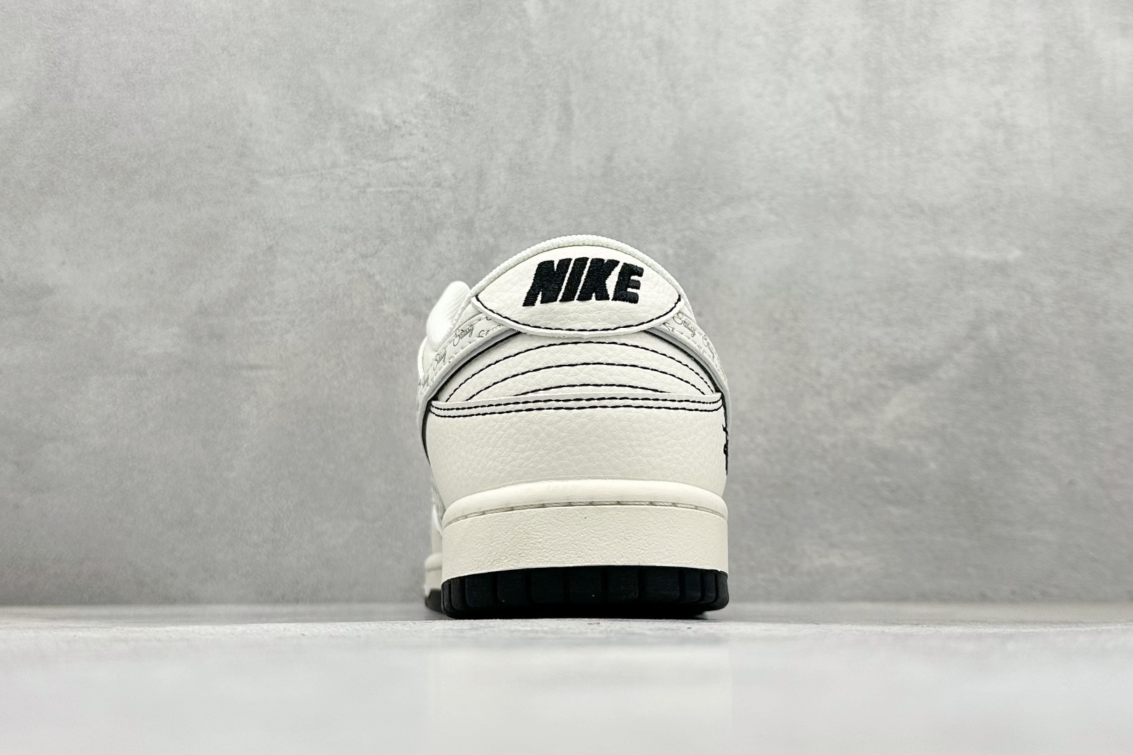 280 Nike SB Dunk Low 斯图西联名 米黑线灰银 高端定制 低帮休闲板鞋 HH7518-097-Chinese UA Cheap High Quatity Brand Clothes Bags handbags Sneakers wholesale wholesaler seller from China Factory suppliers Fashion Clothing Shoes best Quality Beautiful Price 280 Nike SB Dunk Low 斯图西联名 米黑线灰银 高端定制 低帮休闲板鞋 HH7518-097