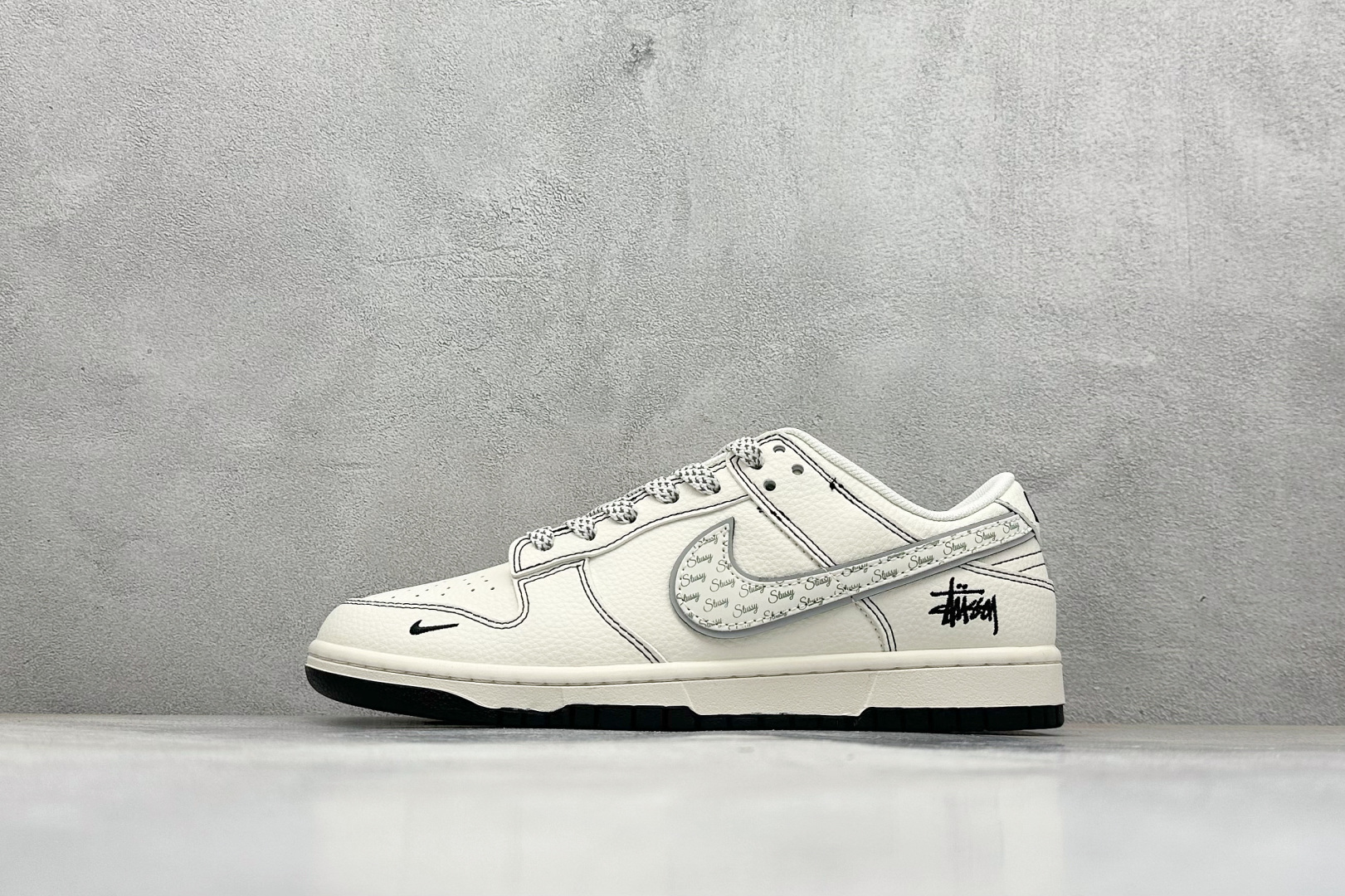 280 Nike SB Dunk Low 斯图西联名 米黑线灰银 高端定制 低帮休闲板鞋 HH7518-097-Chinese UA Cheap High Quatity Brand Clothes Bags handbags Sneakers wholesale wholesaler seller from China Factory suppliers Fashion Clothing Shoes best Quality Beautiful Price 280 Nike SB Dunk Low 斯图西联名 米黑线灰银 高端定制 低帮休闲板鞋 HH7518-097