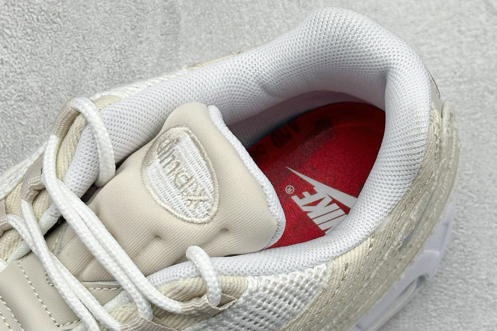 200 Nike Air 95 复古减震气垫跑鞋 HM4743-100