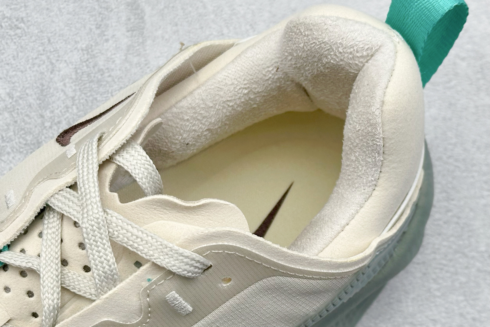 190 HYEIN SEO x Nike Ava Rover Ava Rover 联名鞋 DX4215-100