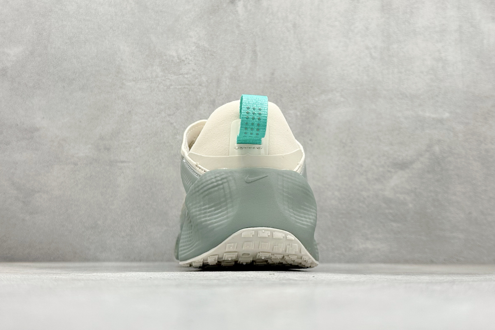 190 HYEIN SEO x Nike Ava Rover Ava Rover 联名鞋 DX4215-100