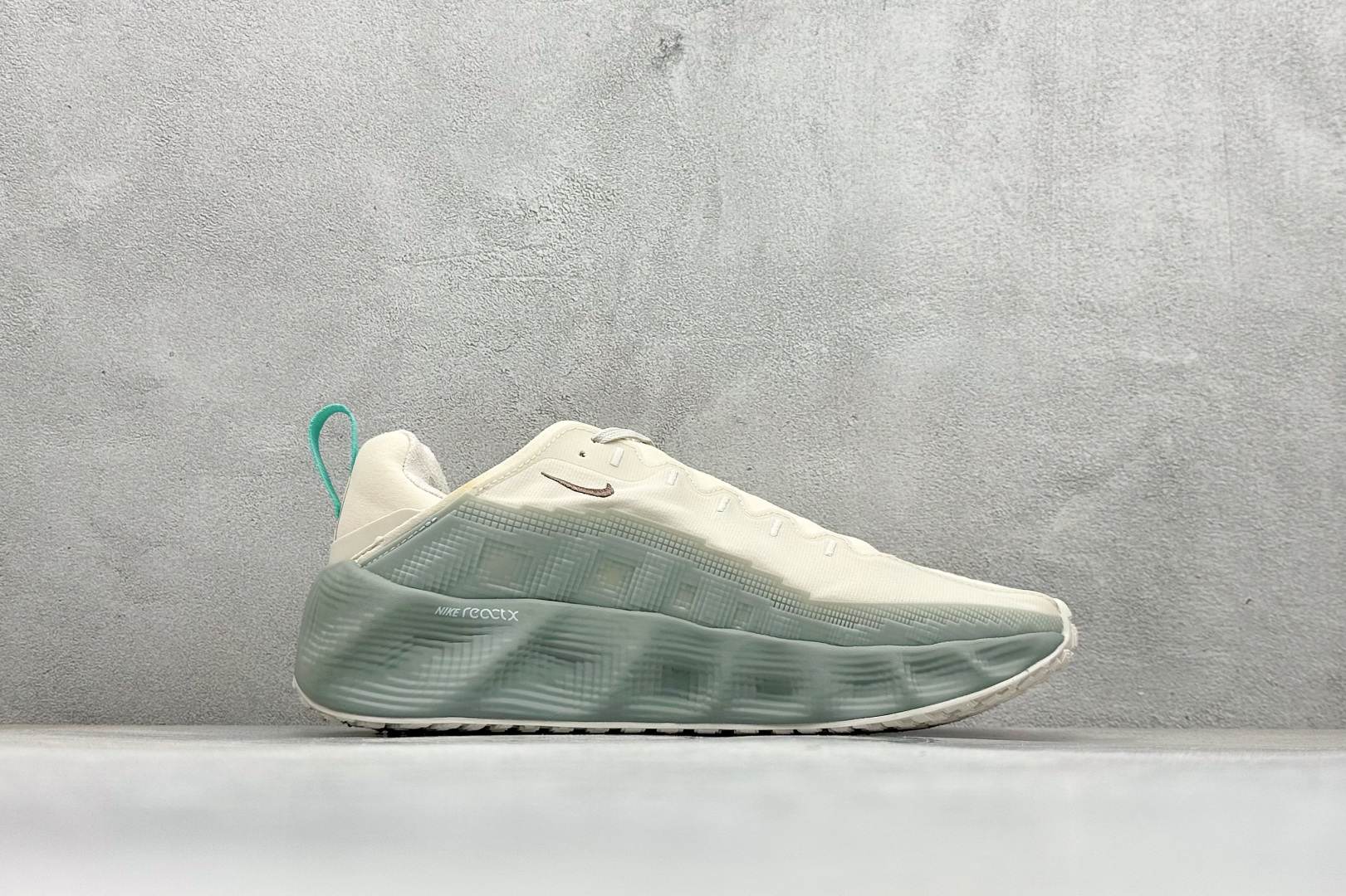 190 HYEIN SEO x Nike Ava Rover Ava Rover 联名鞋 DX4215-100