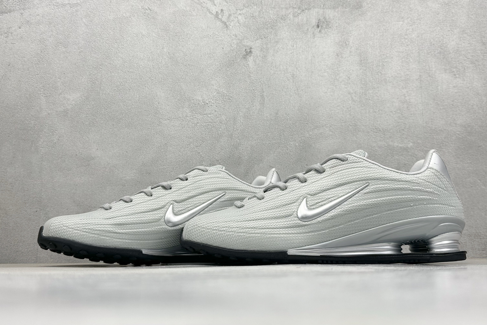 🌹 Nike Shox Z 耐克专利弹簧气柱跑步鞋 货号：HQ7540-001尺码：36 36.5 37