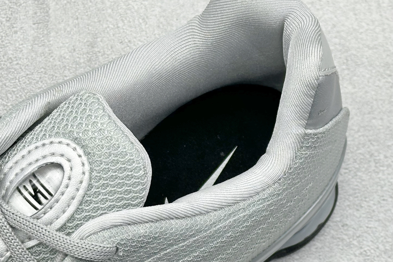 🌹 Nike Shox Z 耐克专利弹簧气柱跑步鞋 货号：HQ7540-001尺码：36 36.5 37