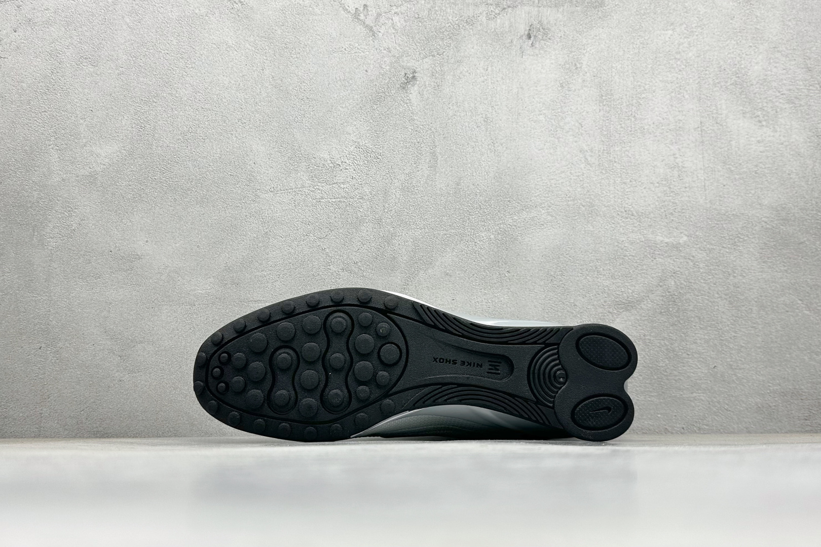 🌹 Nike Shox Z 耐克专利弹簧气柱跑步鞋 货号：HQ7540-001尺码：36 36.5 37