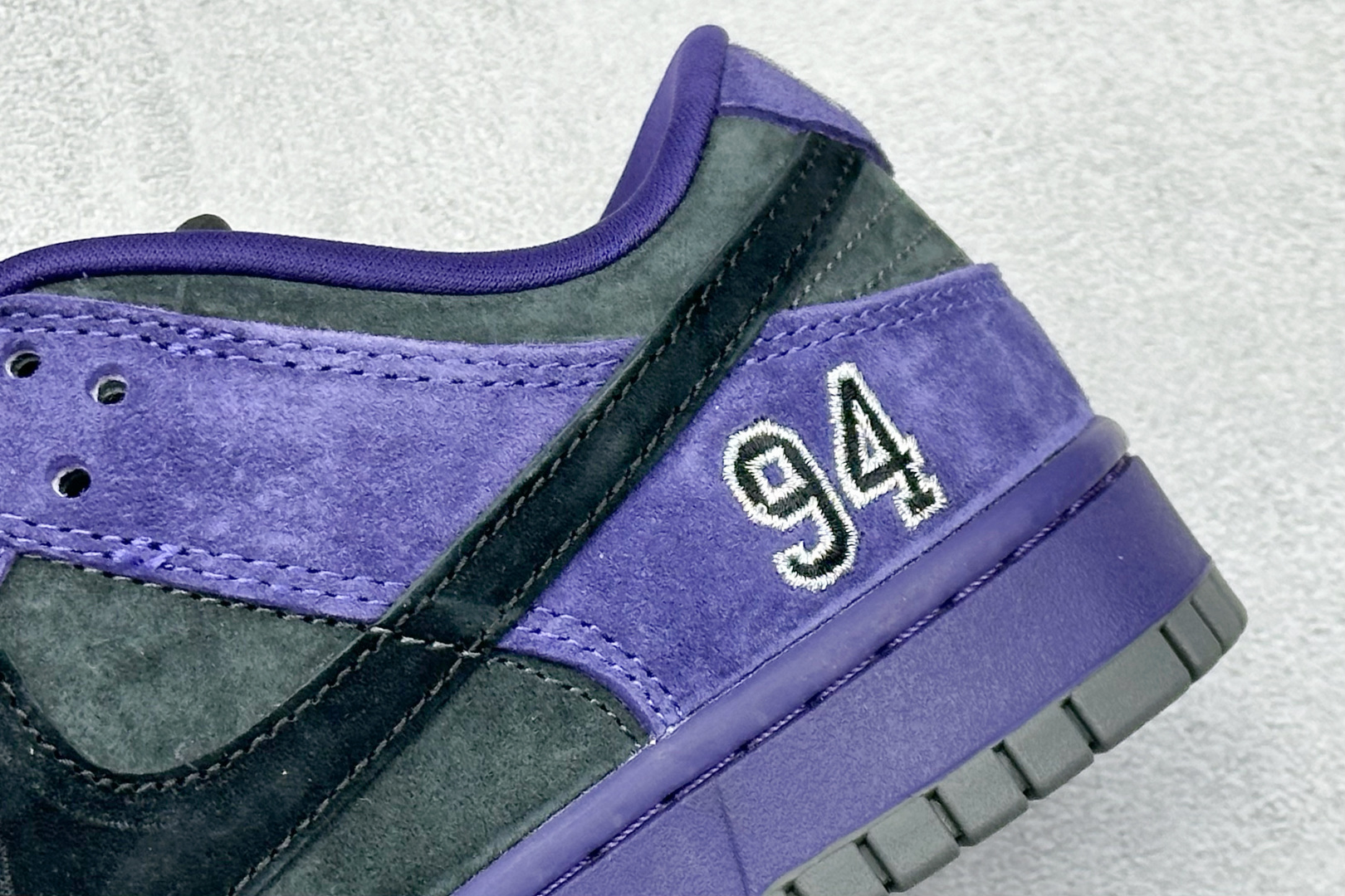 🌹 史诗级94 x Nike Dunk SB Dunk Low 联名灰紫 低帮休闲滑板鞋 货号;HQ84