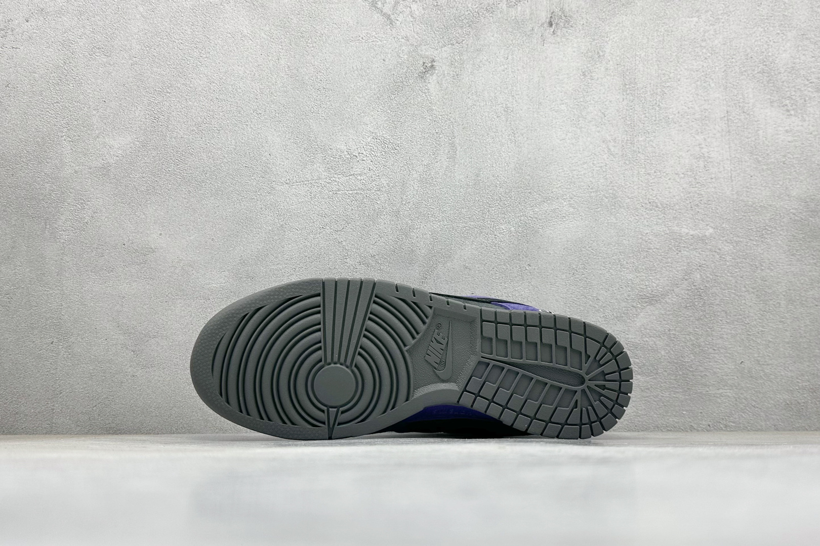 🌹 史诗级94 x Nike Dunk SB Dunk Low 联名灰紫 低帮休闲滑板鞋 货号;HQ84