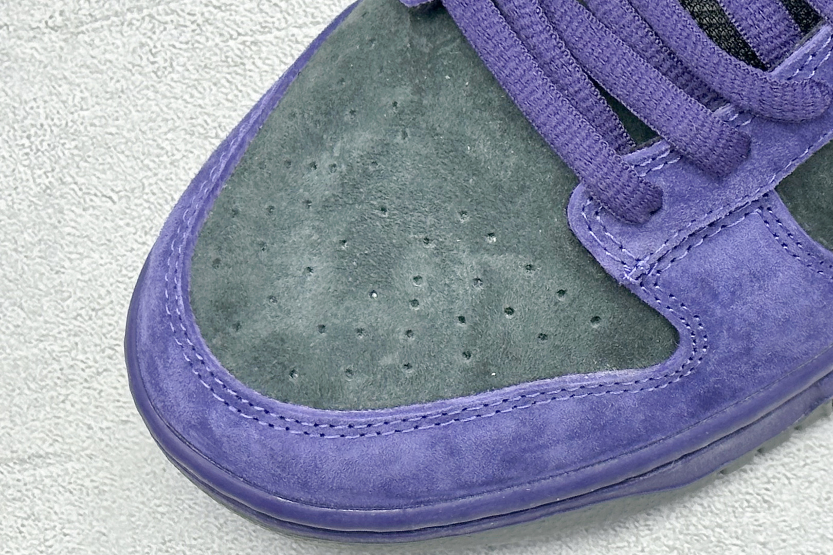 🌹 史诗级94 x Nike Dunk SB Dunk Low 联名灰紫 低帮休闲滑板鞋 货号;HQ84