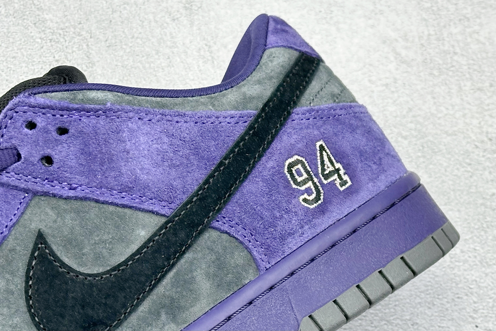 340 S2纯原Nike Dunk SB DUNK LOW PRO QS x Supreme 欧洲限定 紫黑 HQ8487-500