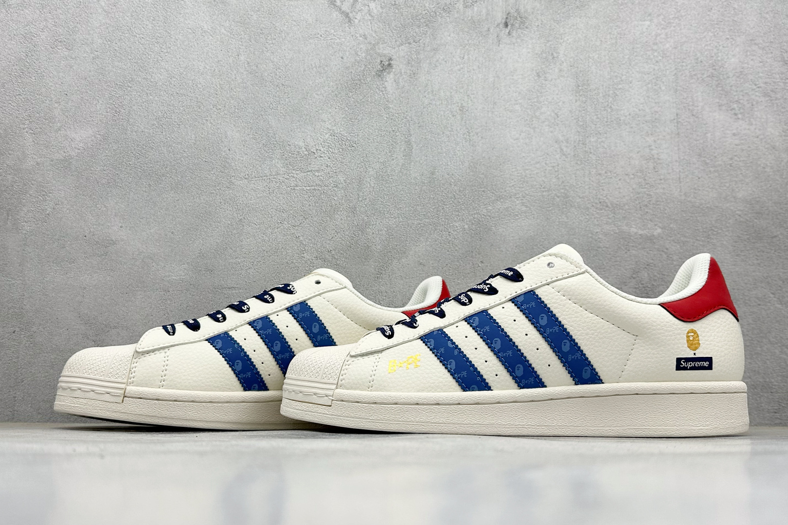 220 AD Originals Superstar x BAPE x Superme 白蓝红 QC2602