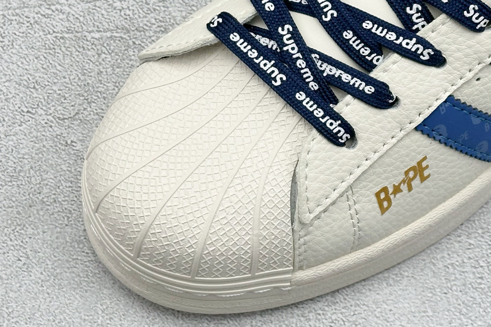 220 AD Originals Superstar x BAPE x Superme 白蓝红 QC2602