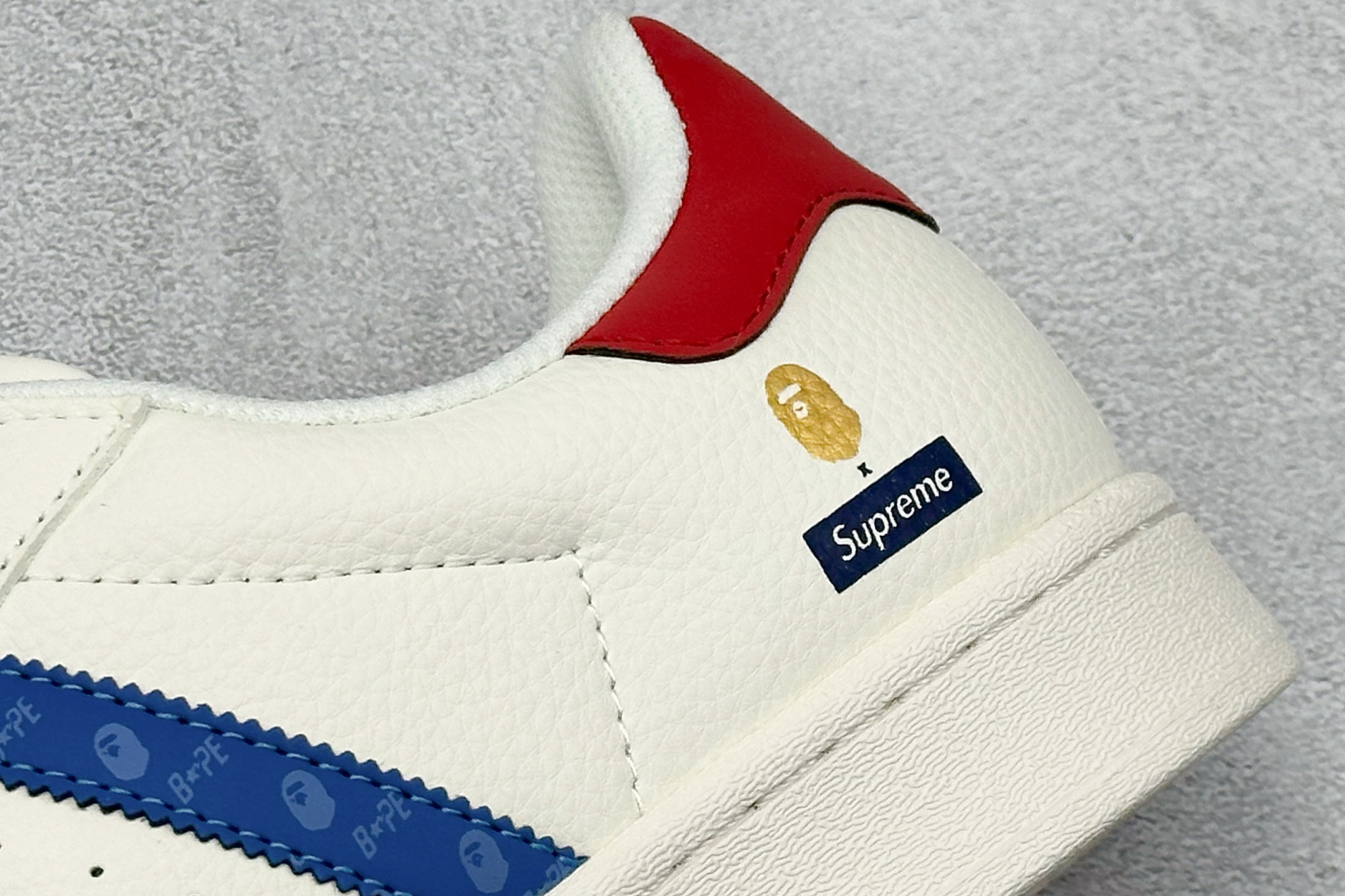 220 AD Originals Superstar x BAPE x Superme 白蓝红 QC2602