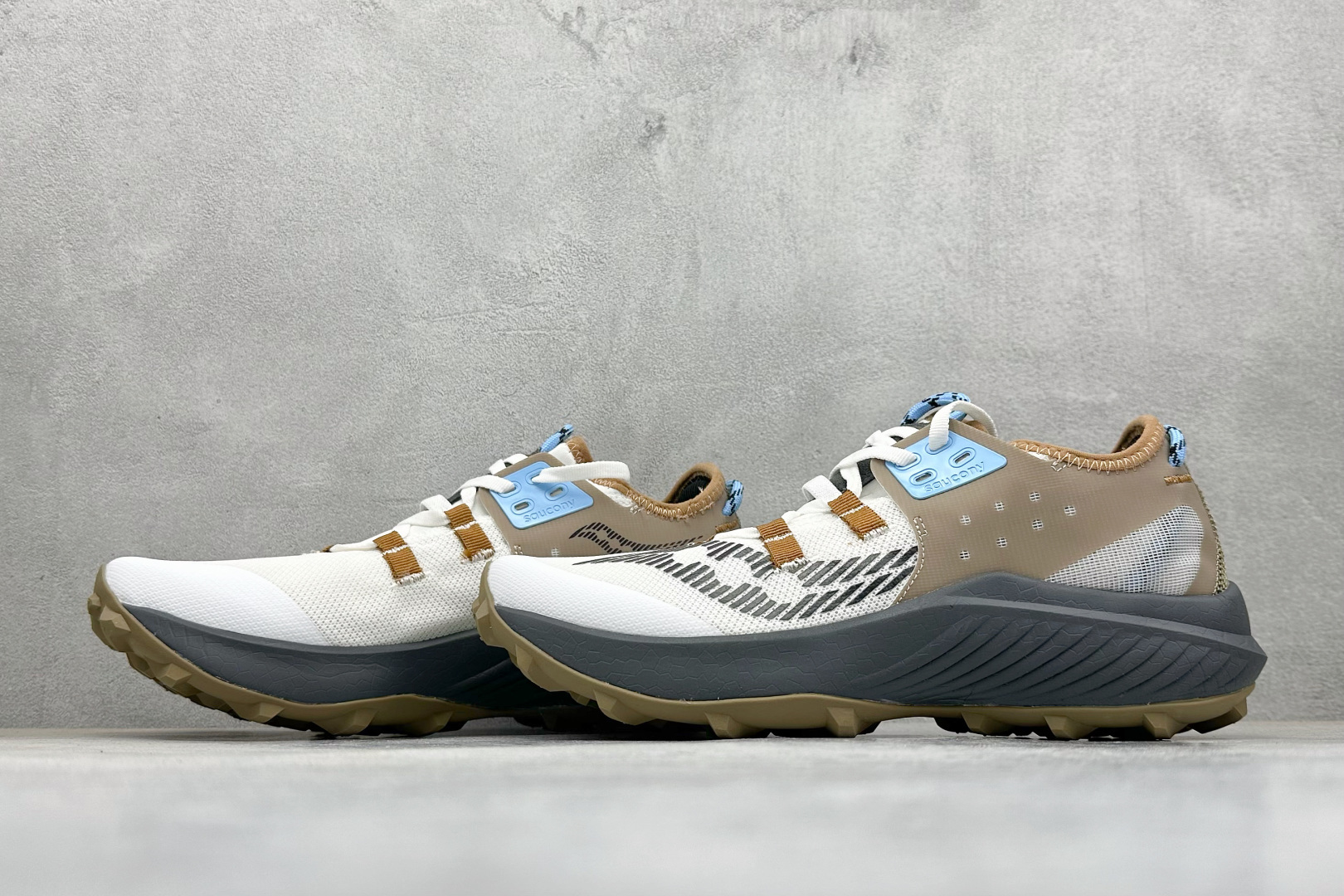 190 SAUCONY索康尼 ENDORPHIN RIFT系列 低帮缓震跑步鞋 S20858-20