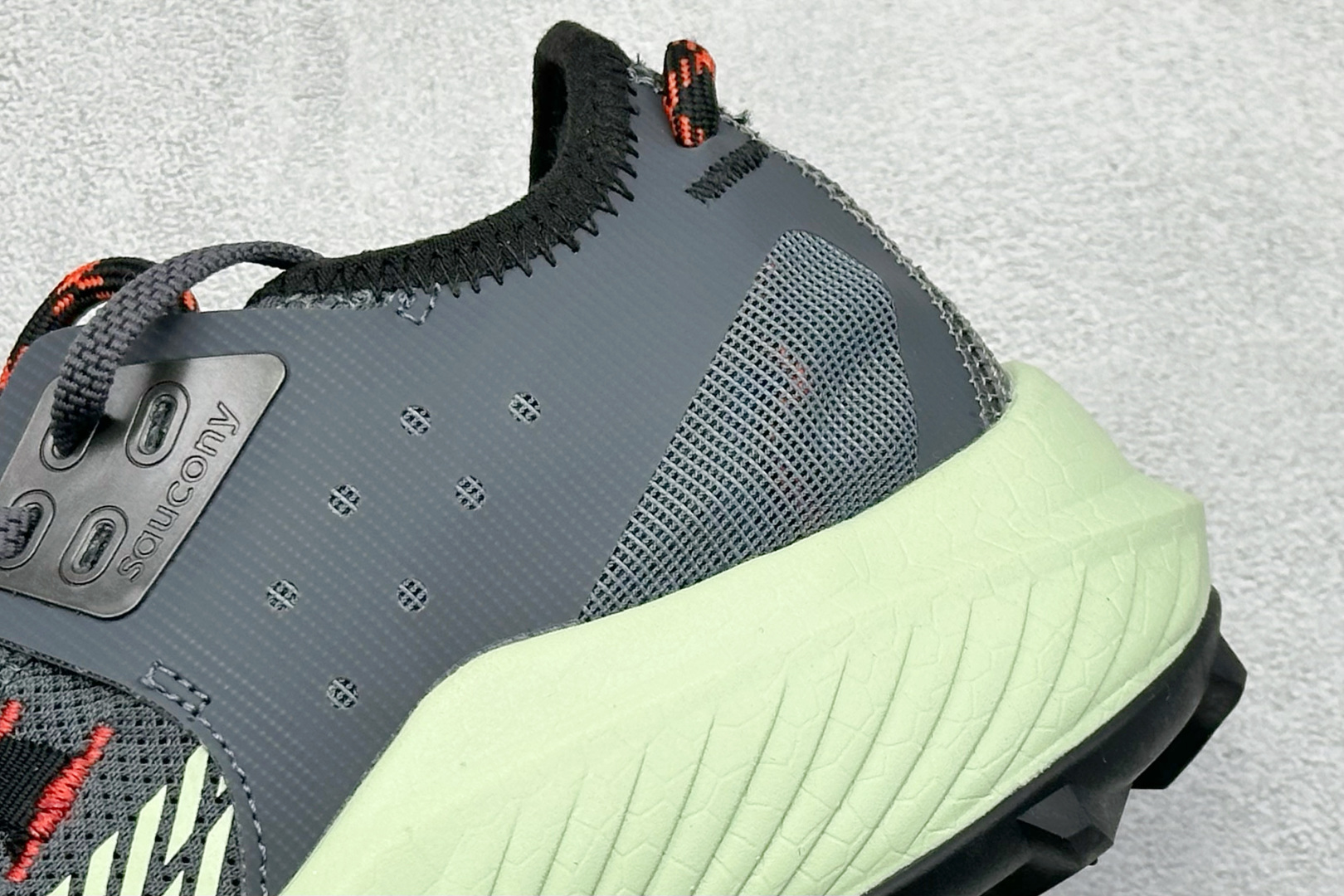 190 SAUCONY索康尼 ENDORPHIN RIFT系列 低帮缓震跑步鞋 S20856-31