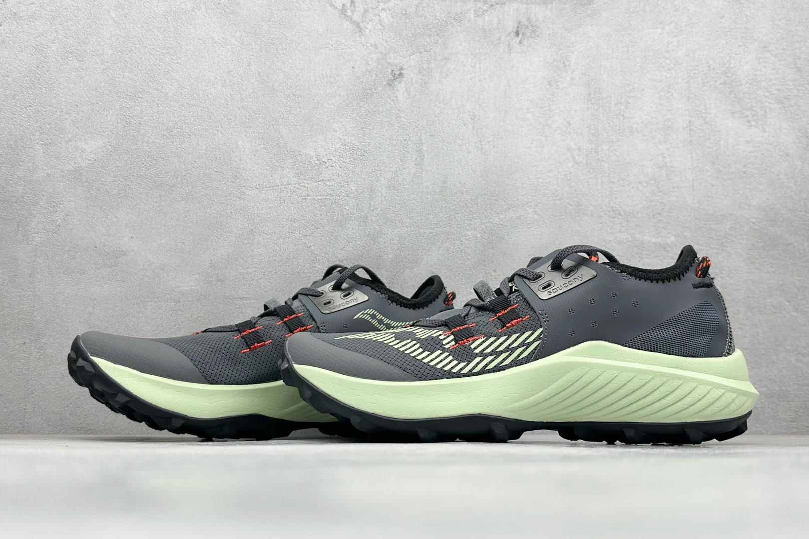 190 SAUCONY索康尼 ENDORPHIN RIFT系列 低帮缓震跑步鞋 S20856-31