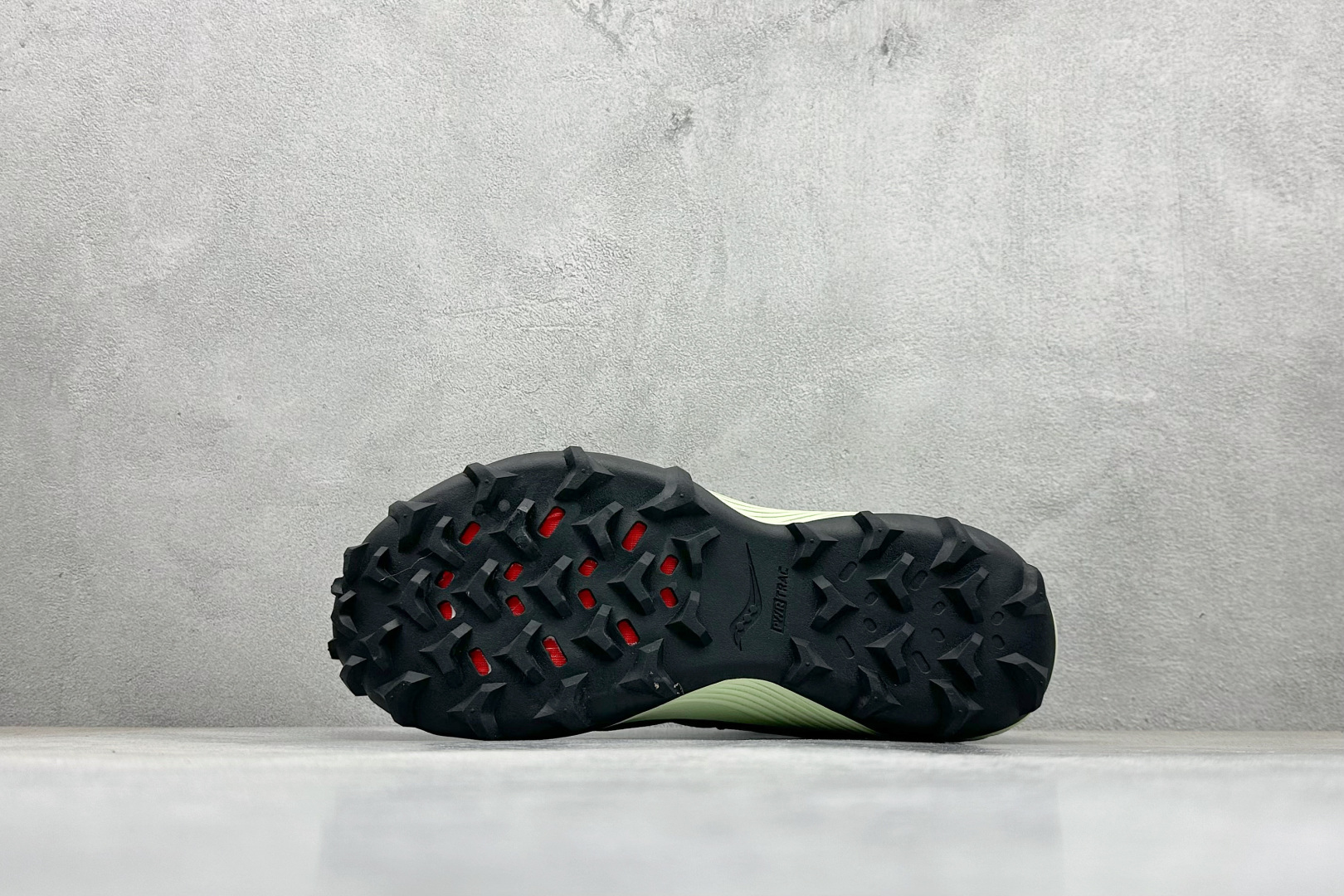 190 SAUCONY索康尼 ENDORPHIN RIFT系列 低帮缓震跑步鞋 S20856-31