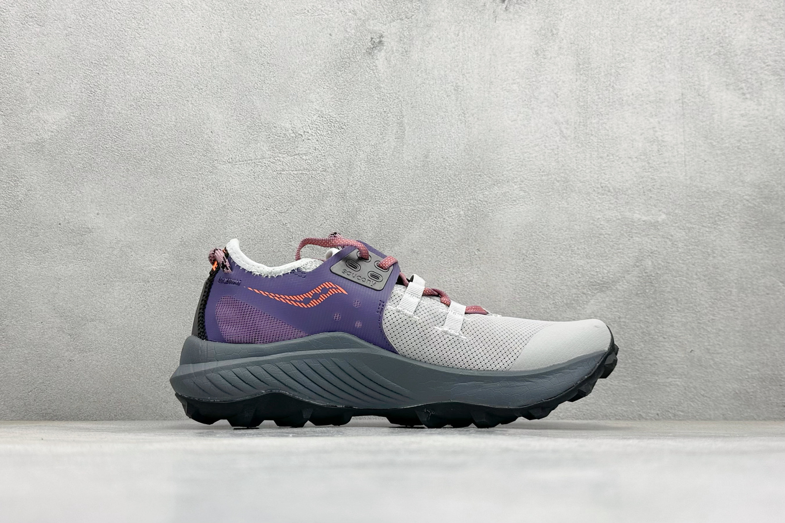 190 SAUCONY索康尼 ENDORPHIN RIFT系列 低帮缓震跑步鞋 S10858-125