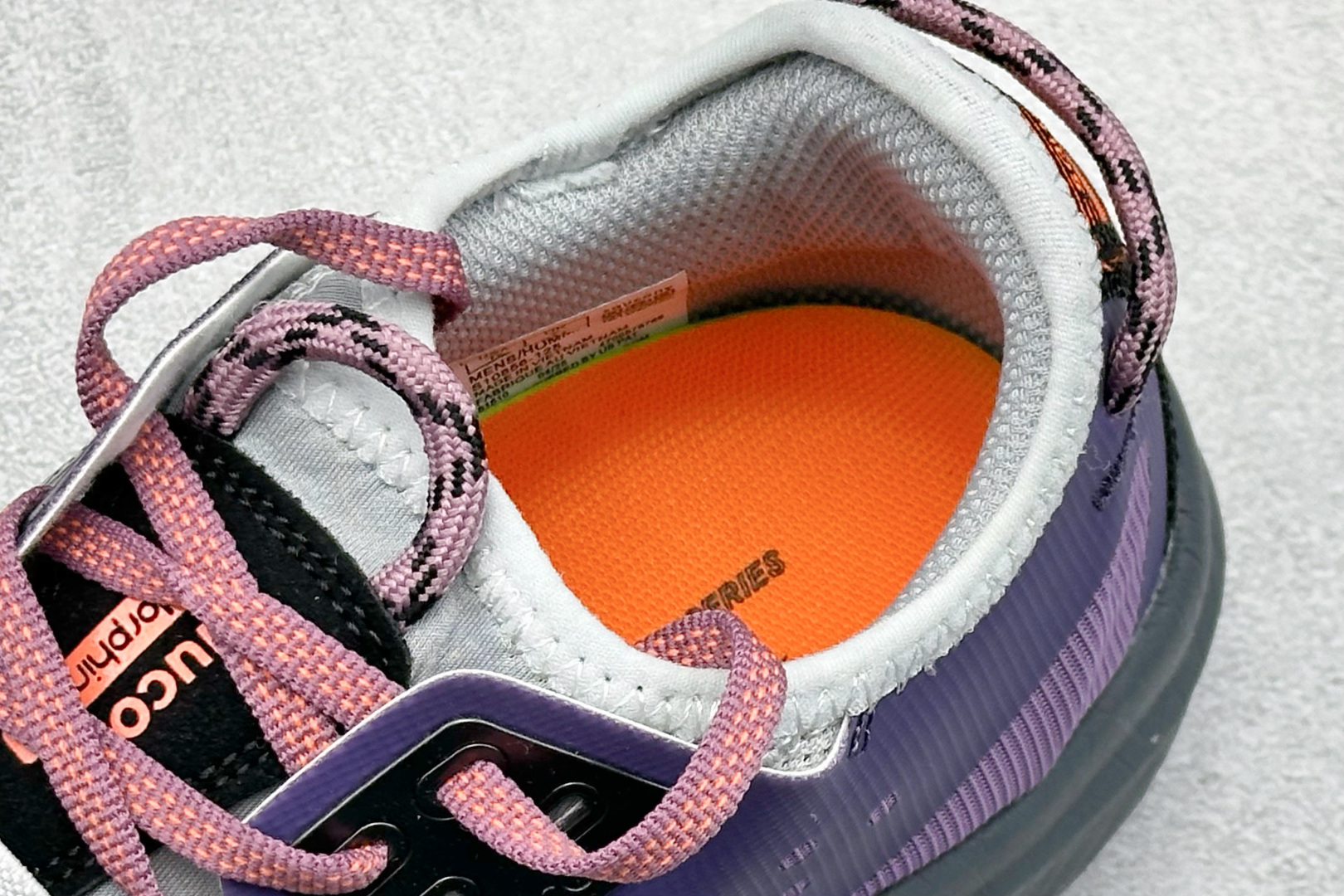 190 SAUCONY索康尼 ENDORPHIN RIFT系列 低帮缓震跑步鞋 S10858-125