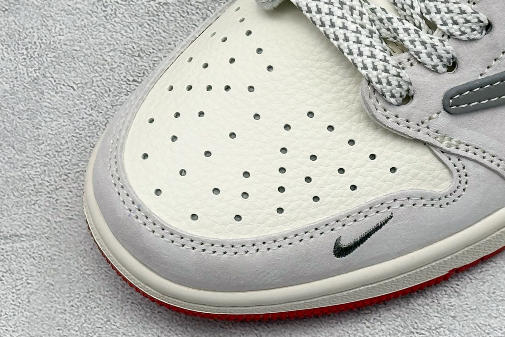 240 Travis Scott x Nike Air Jordan 1 Low x The North Face Air Jordan 1 Low 反转灰白小勾满天星倒钩 HS8068-042