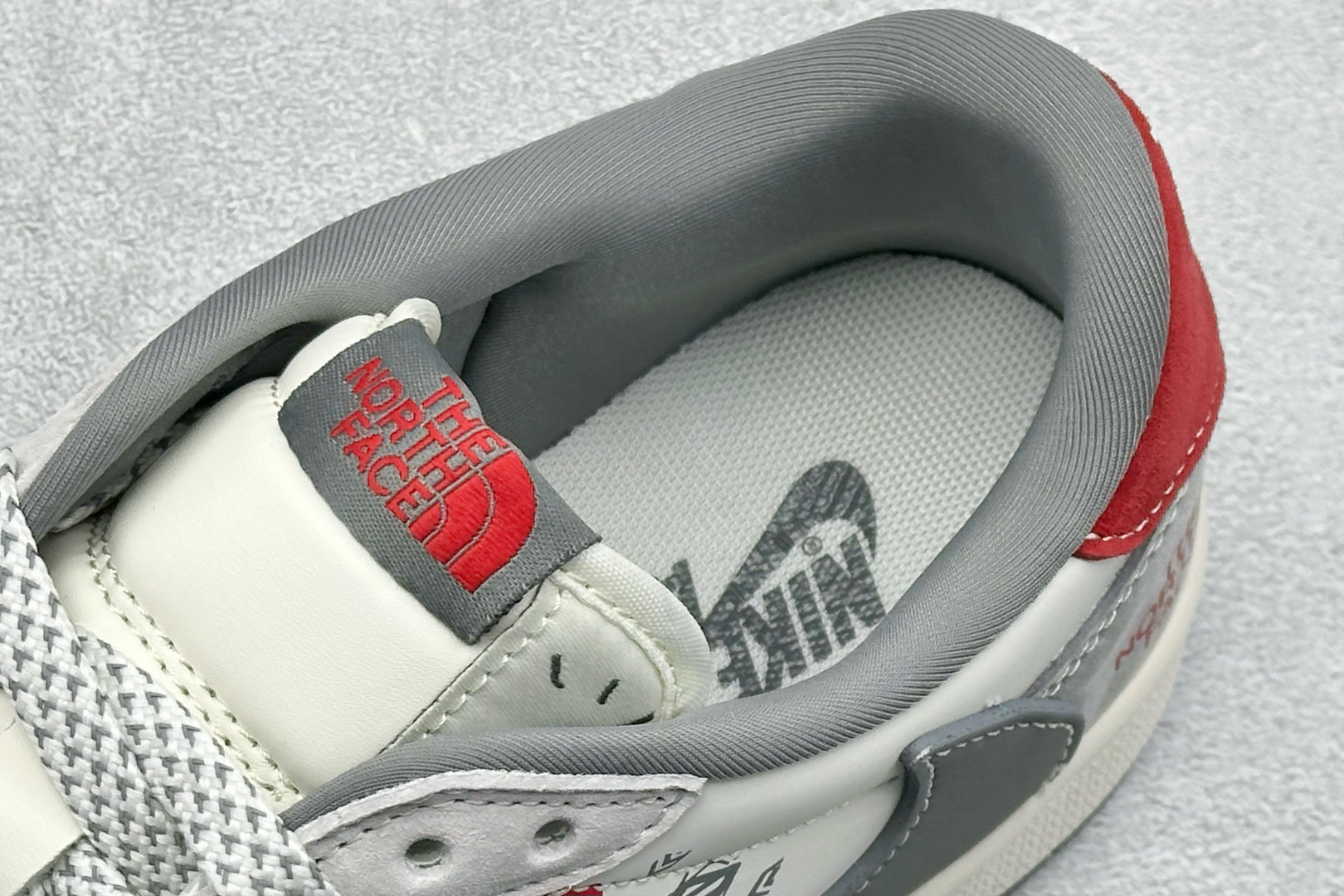 240 Travis Scott x Nike Air Jordan 1 Low x The North Face Air Jordan 1 Low 反转灰白小勾满天星倒钩 HS8068-042