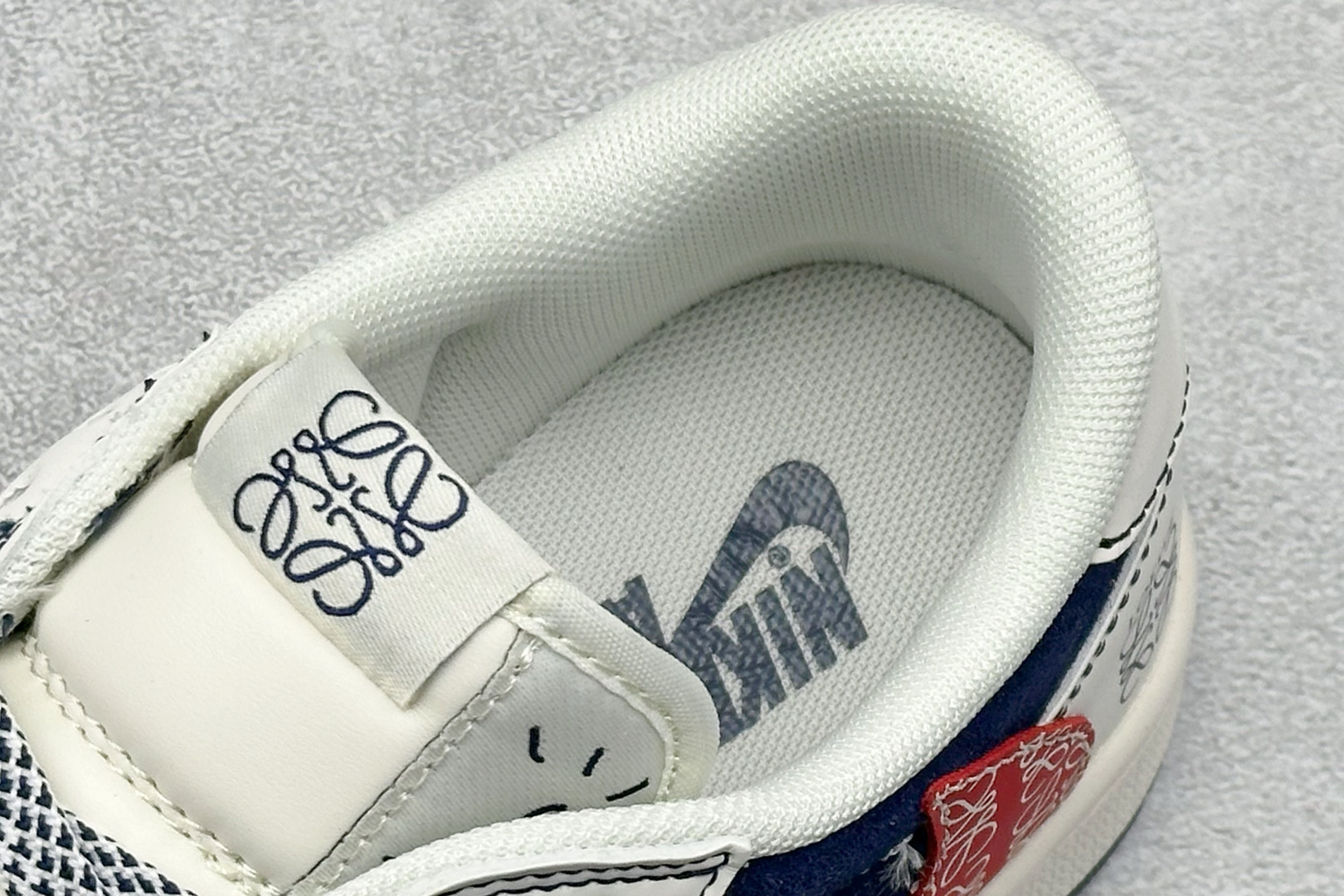 240 Travis Scott x Nike Air Jordan 1 Low x Loewe Air Jordan 1 Low 反转白蓝红小勾满天星倒钩 HS8068-067-Chinese UA Cheap High Quatity Brand Clothes Bags handbags Sneakers wholesale wholesaler seller from China Factory suppliers Fashion Clothing Shoes best Quality Beautiful Price 240 Travis Scott x Nike Air Jordan 1 Low x Loewe Air Jordan 1 Low 反转白蓝红小勾满天星倒钩 HS8068-067