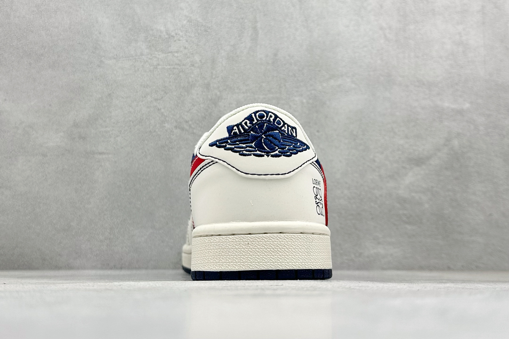 240 Travis Scott x Nike Air Jordan 1 Low x Loewe Air Jordan 1 Low 反转白蓝红小勾满天星倒钩 HS8068-067-Chinese UA Cheap High Quatity Brand Clothes Bags handbags Sneakers wholesale wholesaler seller from China Factory suppliers Fashion Clothing Shoes best Quality Beautiful Price 240 Travis Scott x Nike Air Jordan 1 Low x Loewe Air Jordan 1 Low 反转白蓝红小勾满天星倒钩 HS8068-067