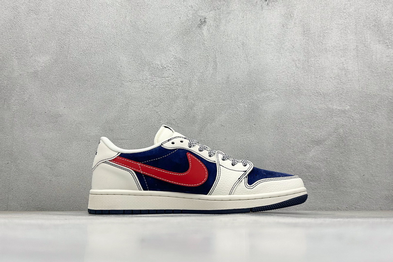 240 Travis Scott x Nike Air Jordan 1 Low x Loewe Air Jordan 1 Low 反转白蓝红小勾满天星倒钩 HS8068-067-Chinese UA Cheap High Quatity Brand Clothes Bags handbags Sneakers wholesale wholesaler seller from China Factory suppliers Fashion Clothing Shoes best Quality Beautiful Price 240 Travis Scott x Nike Air Jordan 1 Low x Loewe Air Jordan 1 Low 反转白蓝红小勾满天星倒钩 HS8068-067