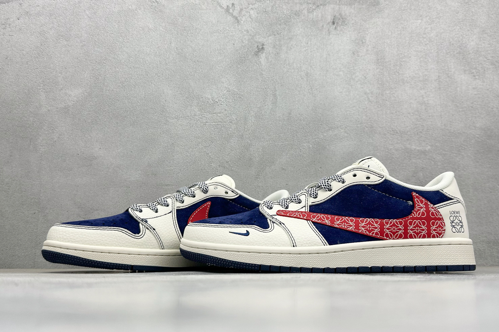240 Travis Scott x Nike Air Jordan 1 Low x Loewe Air Jordan 1 Low 反转白蓝红小勾满天星倒钩 HS8068-067-Chinese UA Cheap High Quatity Brand Clothes Bags handbags Sneakers wholesale wholesaler seller from China Factory suppliers Fashion Clothing Shoes best Quality Beautiful Price 240 Travis Scott x Nike Air Jordan 1 Low x Loewe Air Jordan 1 Low 反转白蓝红小勾满天星倒钩 HS8068-067