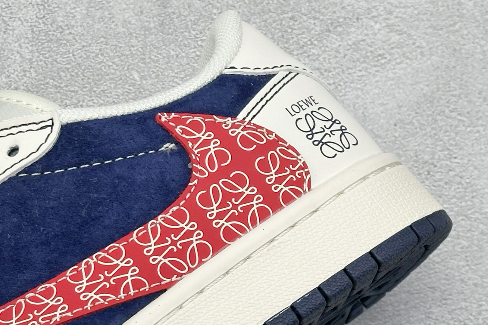 240 Travis Scott x Nike Air Jordan 1 Low x Loewe Air Jordan 1 Low 反转白蓝红小勾满天星倒钩 HS8068-067-Chinese UA Cheap High Quatity Brand Clothes Bags handbags Sneakers wholesale wholesaler seller from China Factory suppliers Fashion Clothing Shoes best Quality Beautiful Price 240 Travis Scott x Nike Air Jordan 1 Low x Loewe Air Jordan 1 Low 反转白蓝红小勾满天星倒钩 HS8068-067