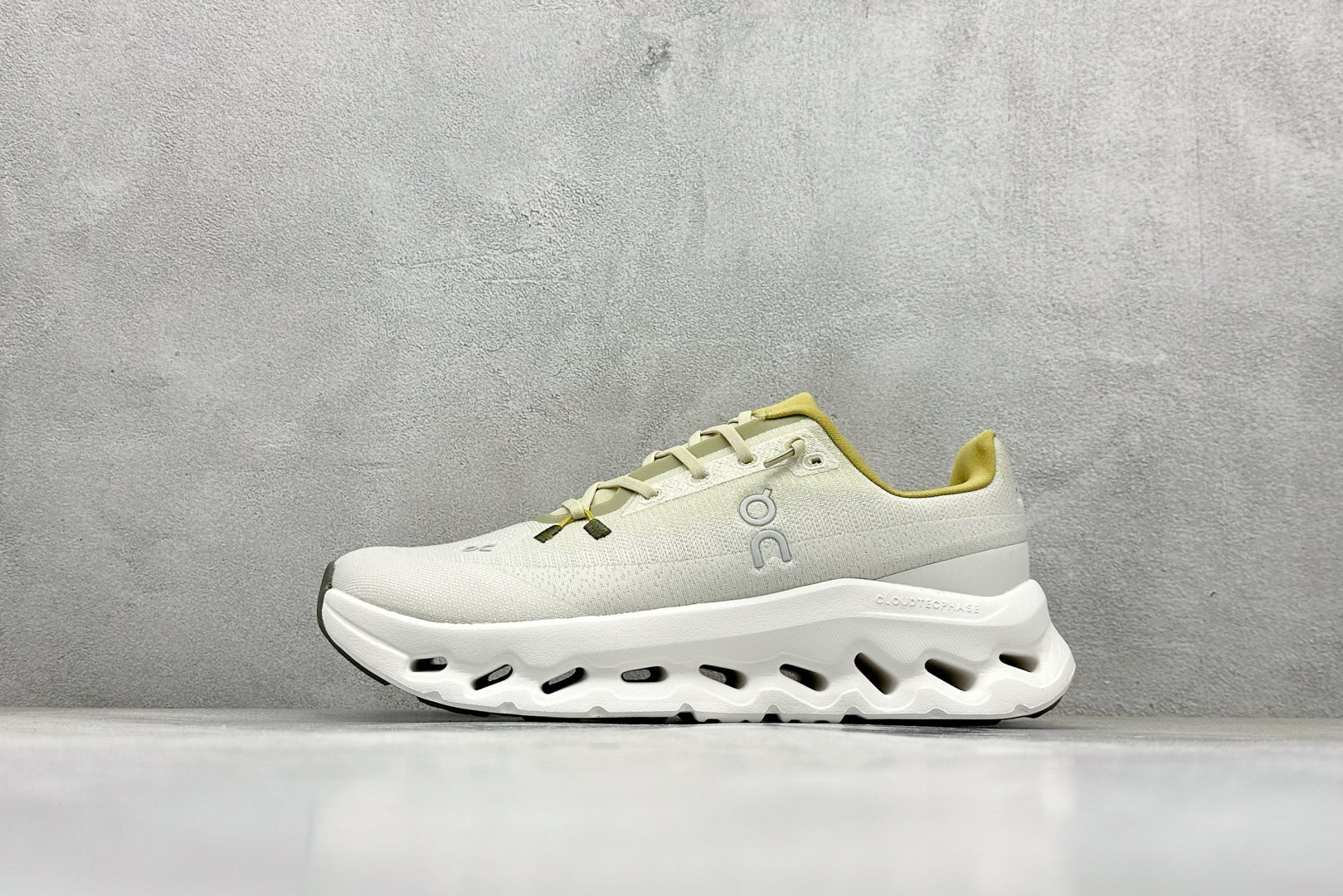 NO:553064,[Ready stock] XD version On Cloudmonster CL shock-absorbing lifestyle casual shoes are available in the terminal. This sports brand was founded in 2001. The design concept of cushioning landing, strong rebound, and soft texture has always been the key to ON's research and development. At the same time, based on the belief of 'providing an innovative running experience to the world', it has successively launched a variety of running shoes and functional running clothing and equipment that are designed with professional sports ergonomics as the key, allowing runners to run smoothly and effortlessly. Item No. 3ME10104303 SIZE36-45 Code 28, sports shoes series, sneakers19860909【現貨】 终端放店 XD版On Cloudmonster CL昂跑减震生活休闲鞋 此运动品牌 开创于年 缓震着陆、强效回弹、轻柔质感的设计构思始终是ON研制关键 与此同时基于“为全球提供革新性的跑步感受”信念 陆续推出了多款跑鞋及其以专业运动人体跑步工程学为设计关键的功能性跑步服饰设备 让跑者不费力气地畅快畅跑 货号3ME10104303 SIZE36-45 编码28,运动鞋系列,sneakers,Men's shoes